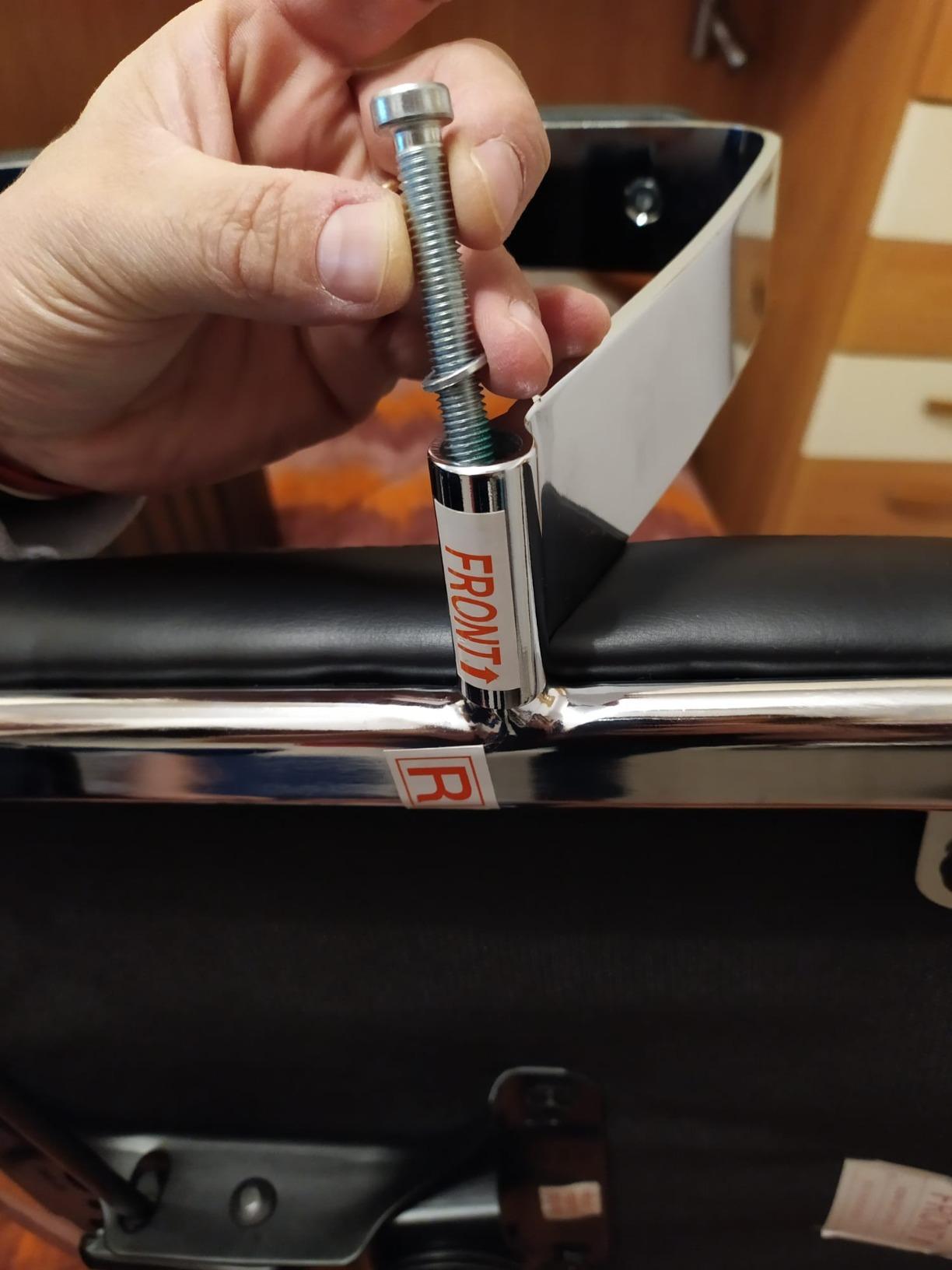 AmazonBasics Sedia ufficio schienale alto rotelle nero 150 kg