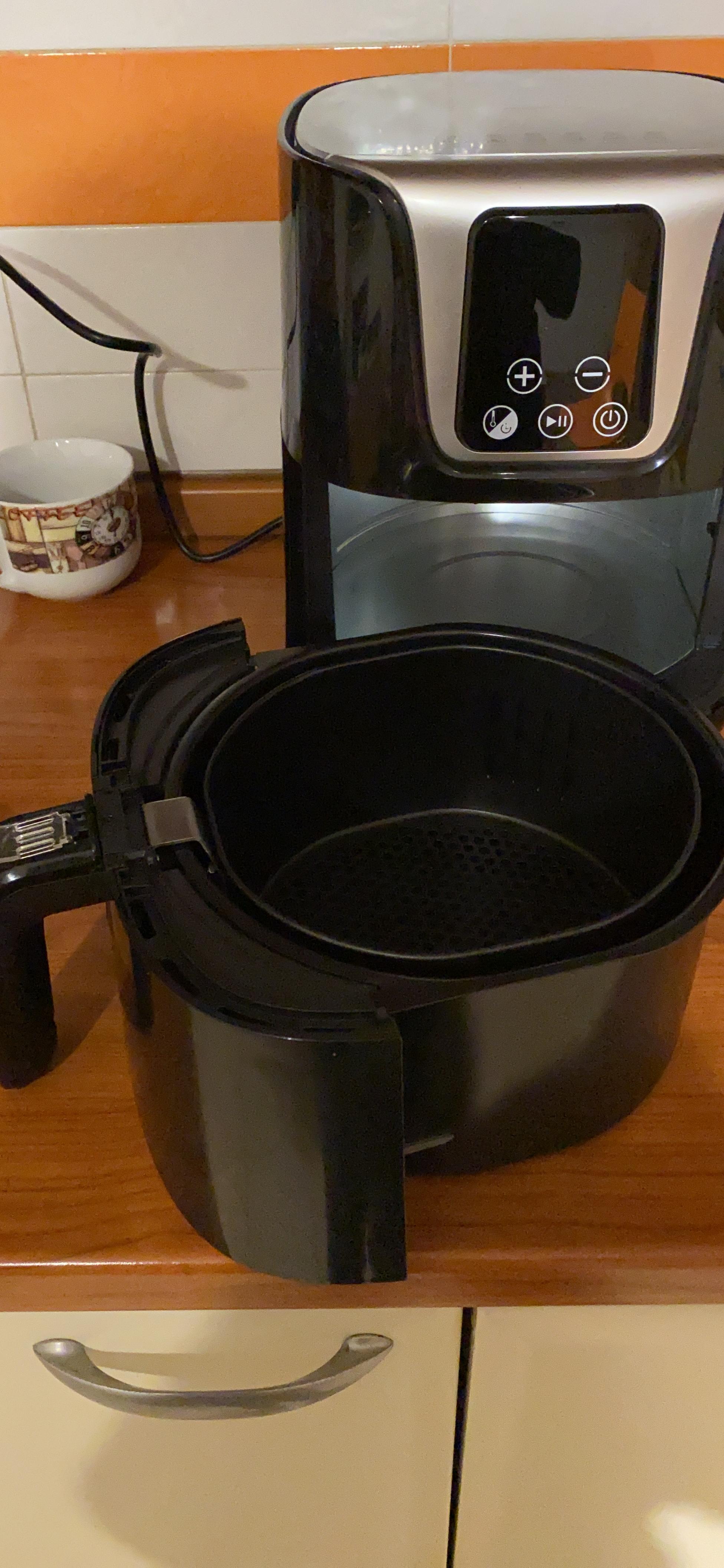 AmazonBasics Vecchio Modello 4L Friggitrice ad Aria Nera Digitale