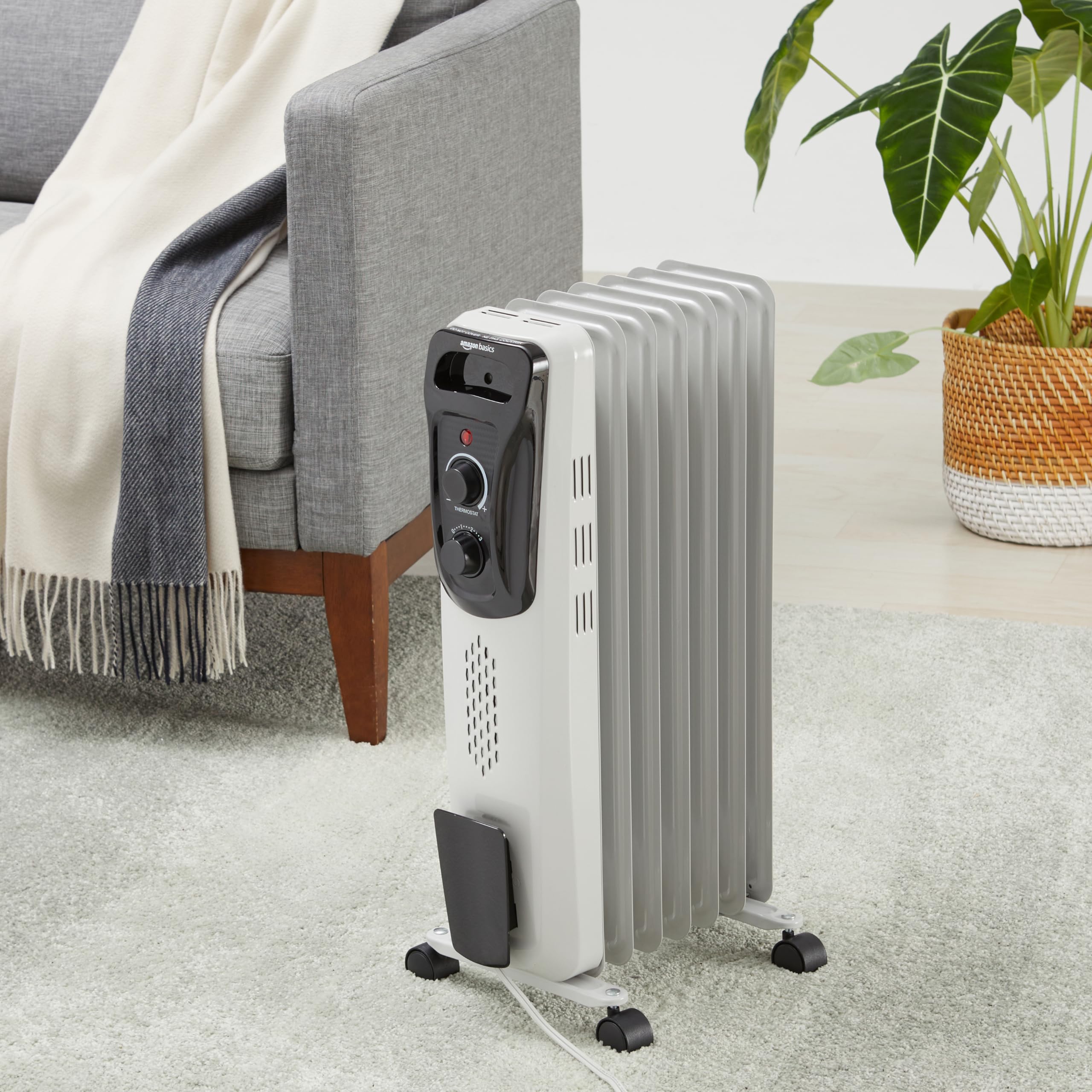 Amazon Basics Termosifone Olio 1500W Bianco 7 Elementi