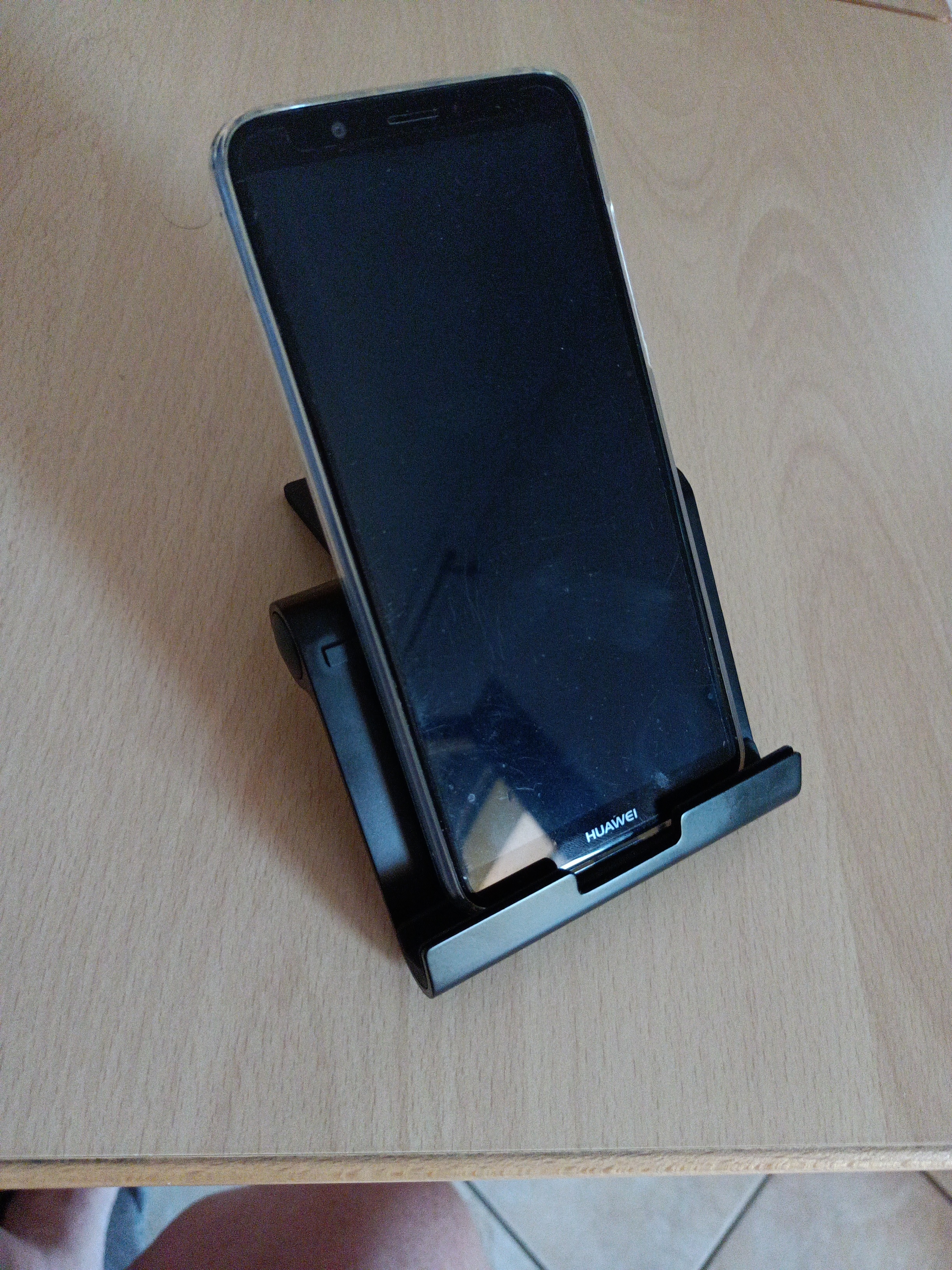 AmazonBasics Supporto tablet 4-10 pollici inclinabile nero