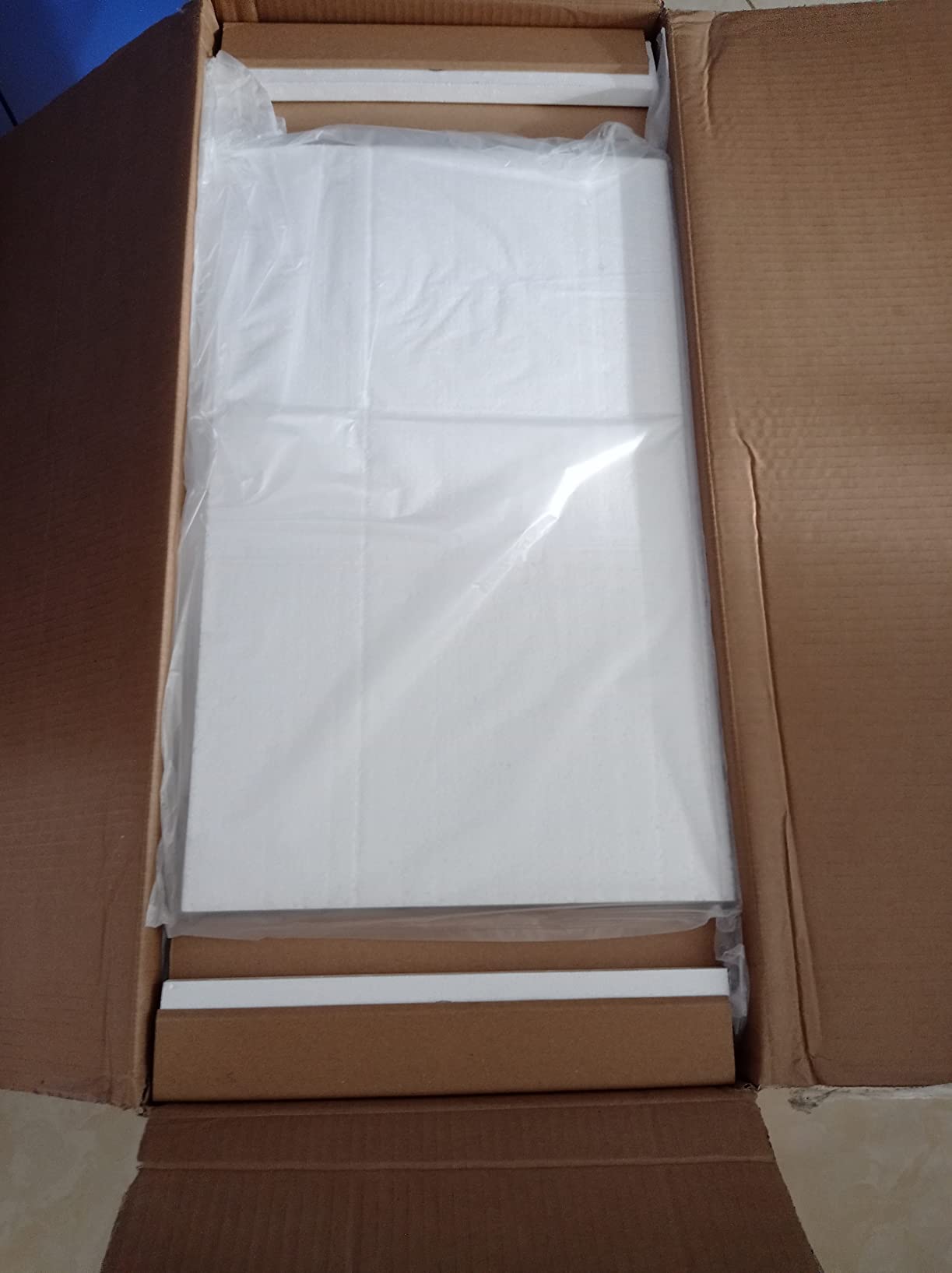 Amazon Basics Set Tavolo Toeletta Bianco con Sgabello e Specchio