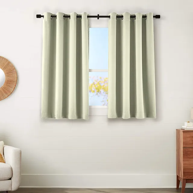 Amazon Basics Theatre Grade tende 132x160 cm verde oscuranti 2 pezzi
