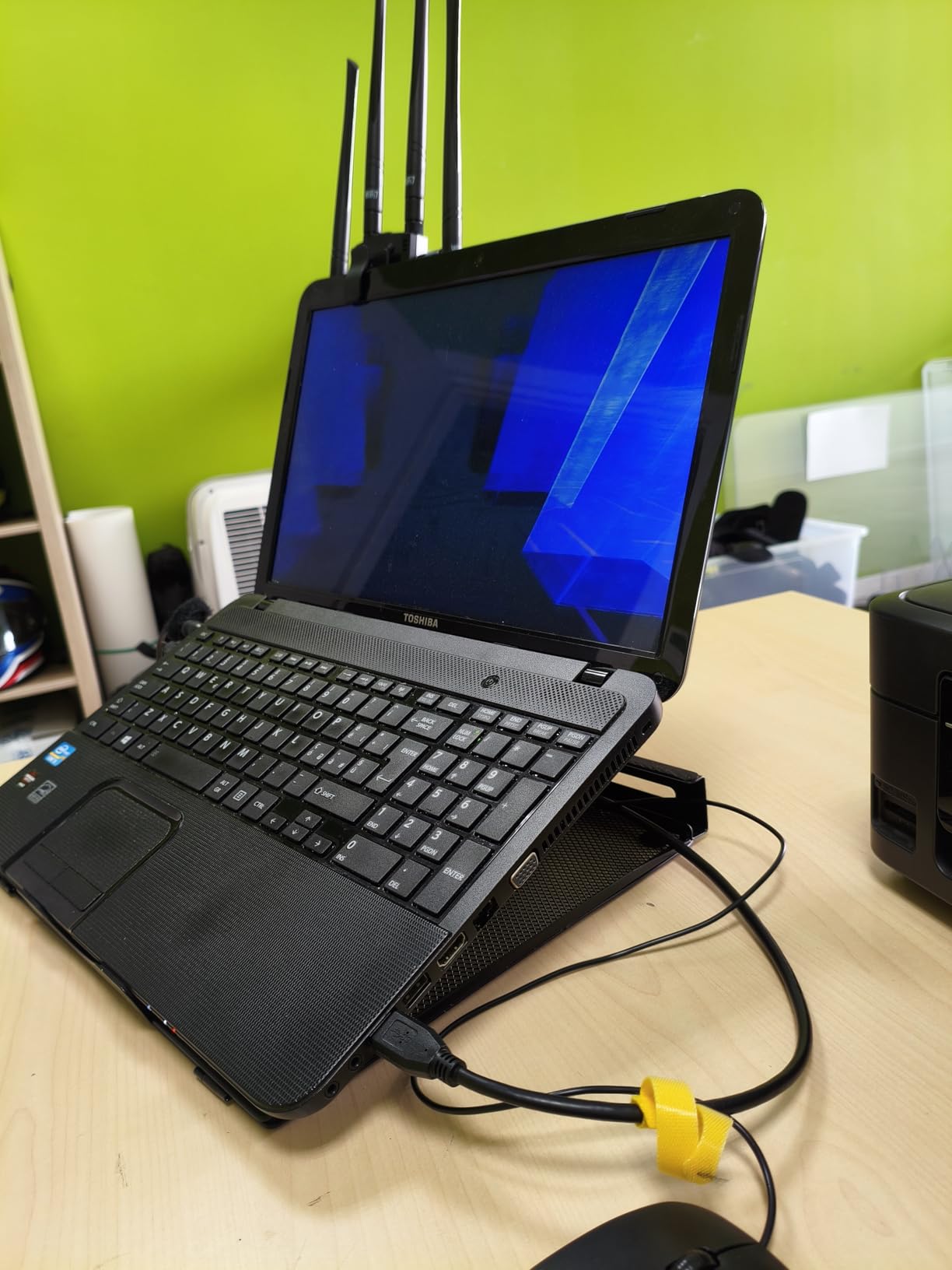 Amazon Basics Supporto Laptop 17,3 Pollici Nero 7 Livelli