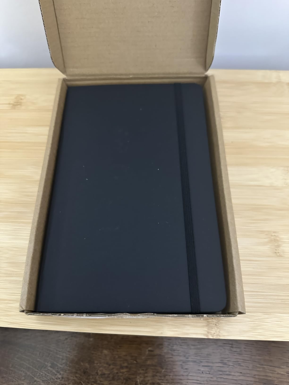 Amazon Basics Classico Taccuino Puntinato Nero 240 Pagine Rigido