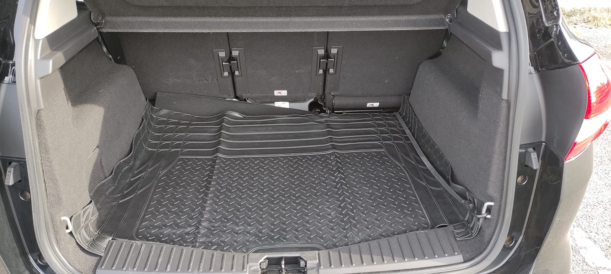 AmazonBasics Tappetini Auto in PVC 4 Pezzi Neri Antiscivolo