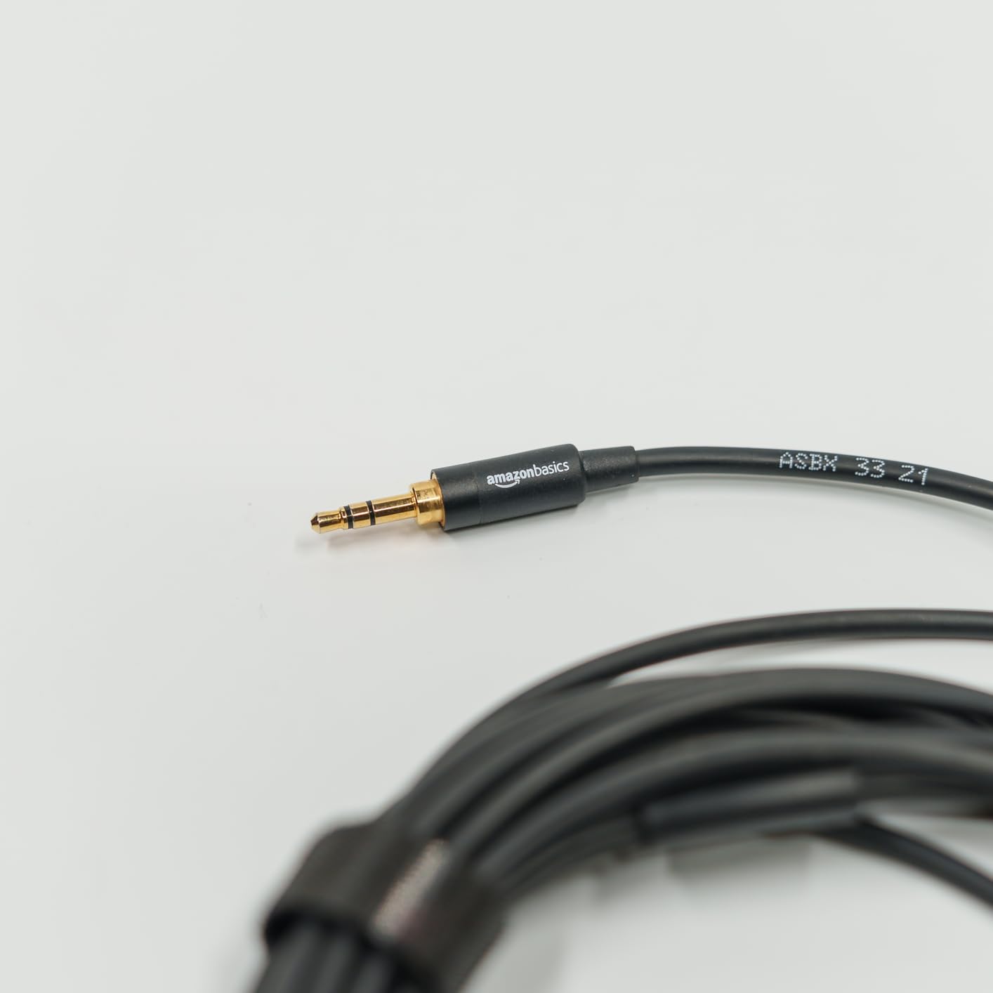 Amazon Basics Cavo Audio Aux 3,5-RCA 2,4 m Nero Placcato Oro