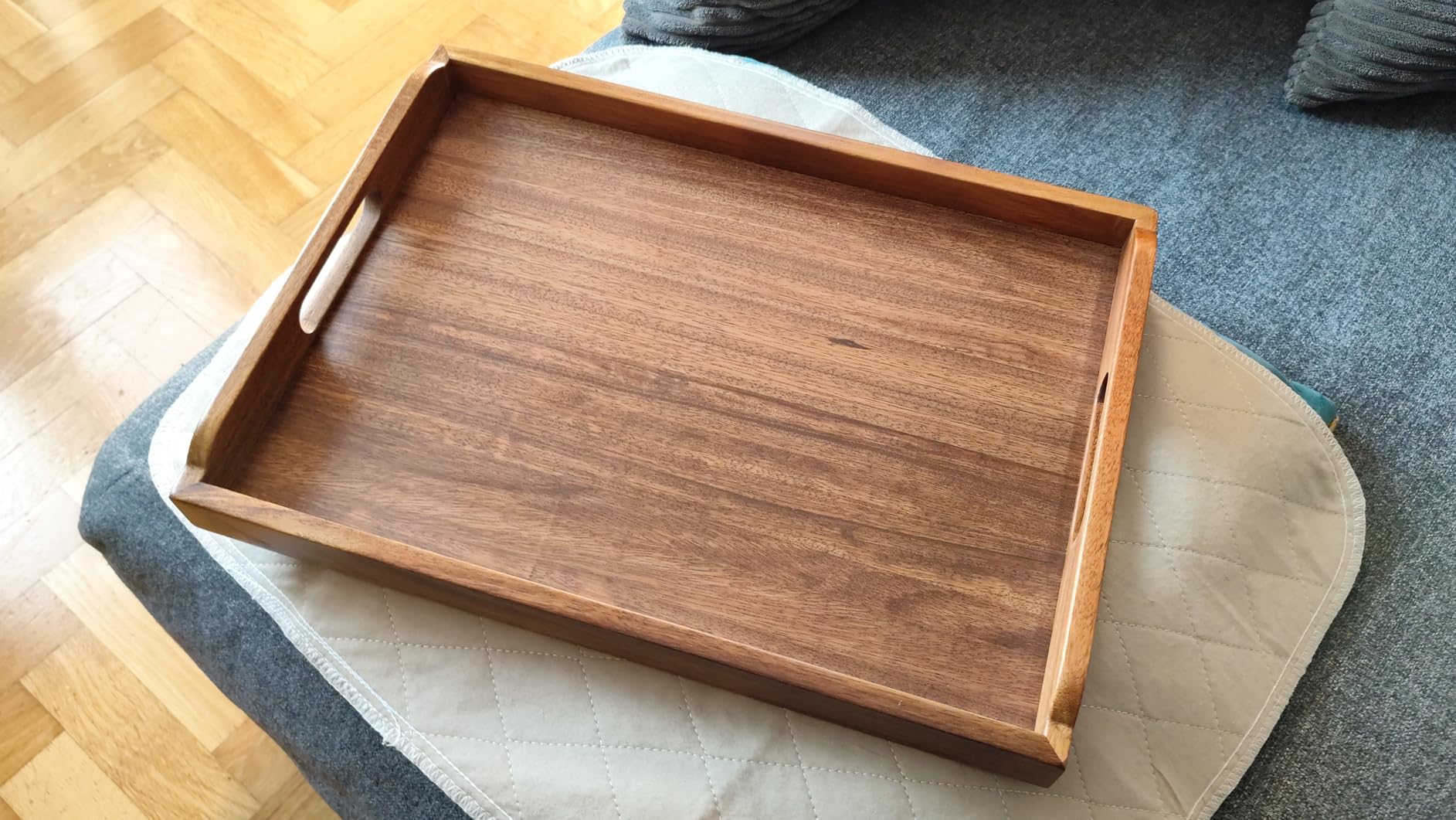 Amazon Basics Vassoio Portata Legno Acacia 43x30 cm con Manici
