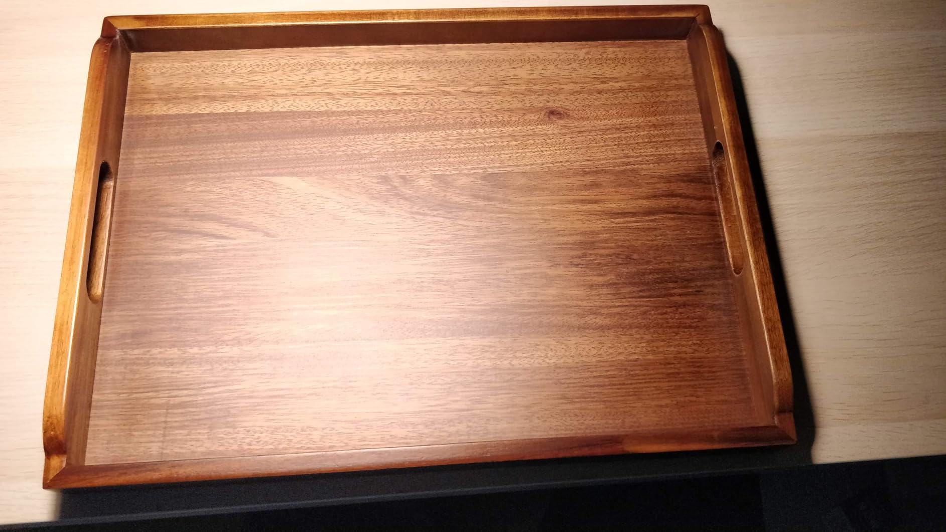 Amazon Basics Vassoio Portata Legno Acacia 43x30 cm con Manici