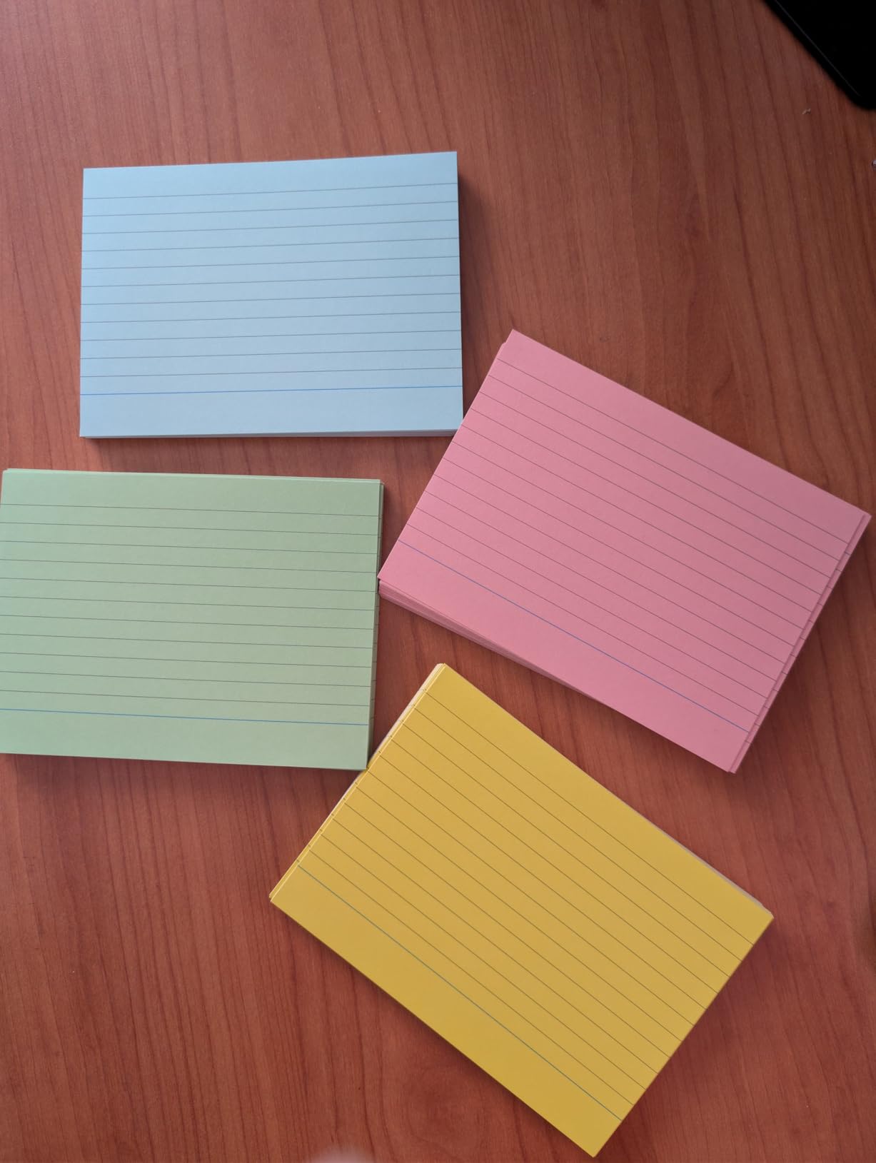 Amazon Basics Cartoncini A6 a Righe Fluo da 200 Pezzi