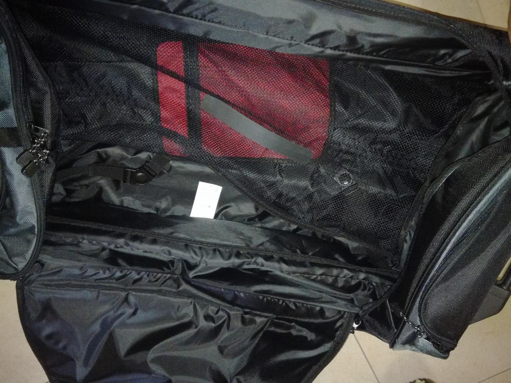 Amazon Basics Borsone con Ruote Medio 105L trolley nero