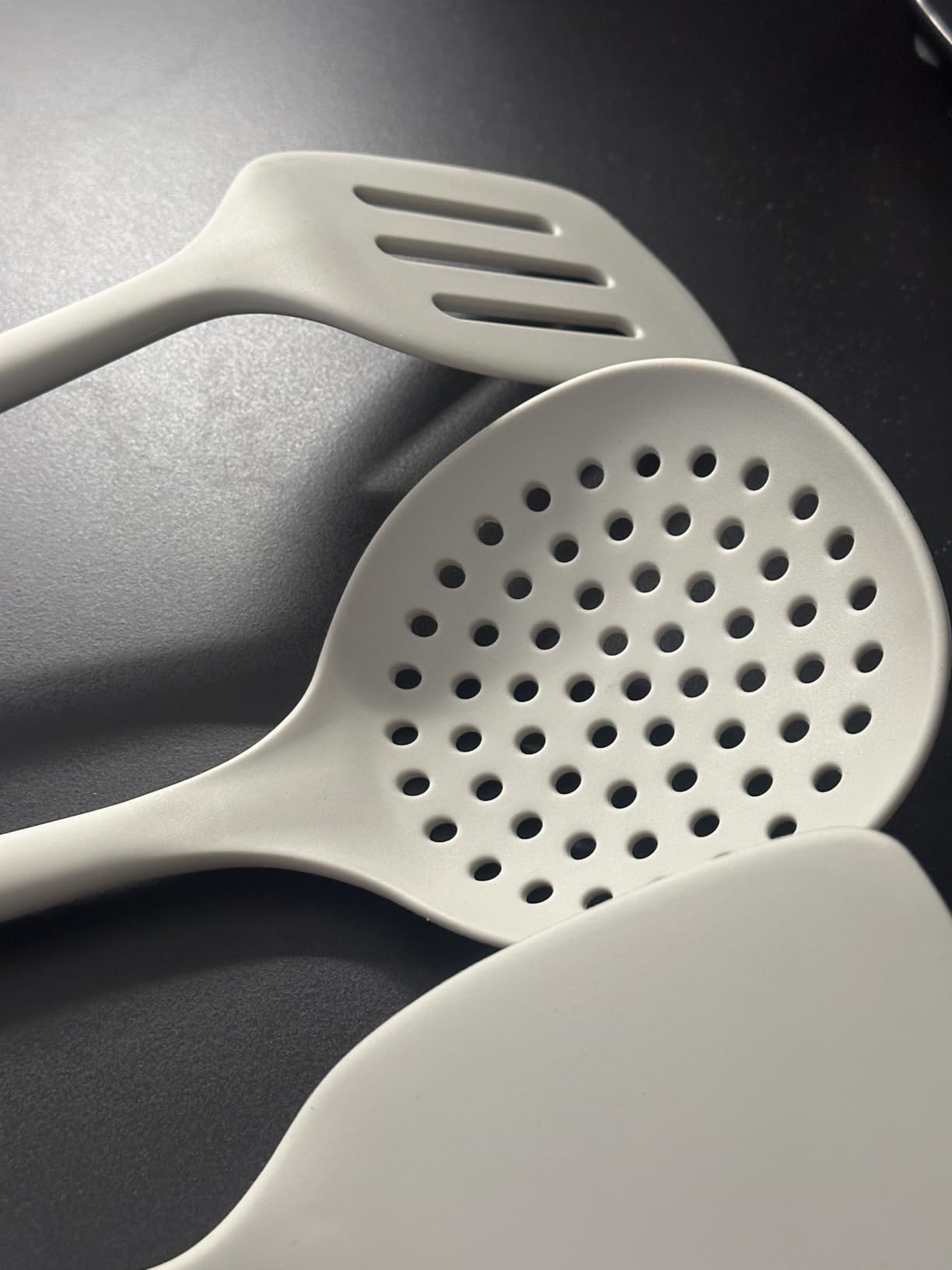 Amazon Basics mestoli cucina silicone 4 pezzi grigio lino
