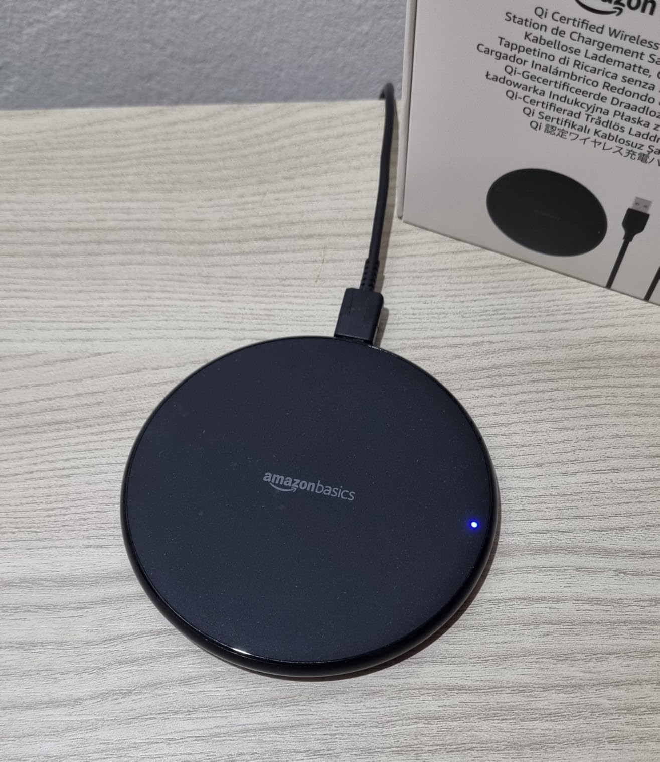 Amazon Basics Caricatore Wireless 15W Nero con Cavo USB