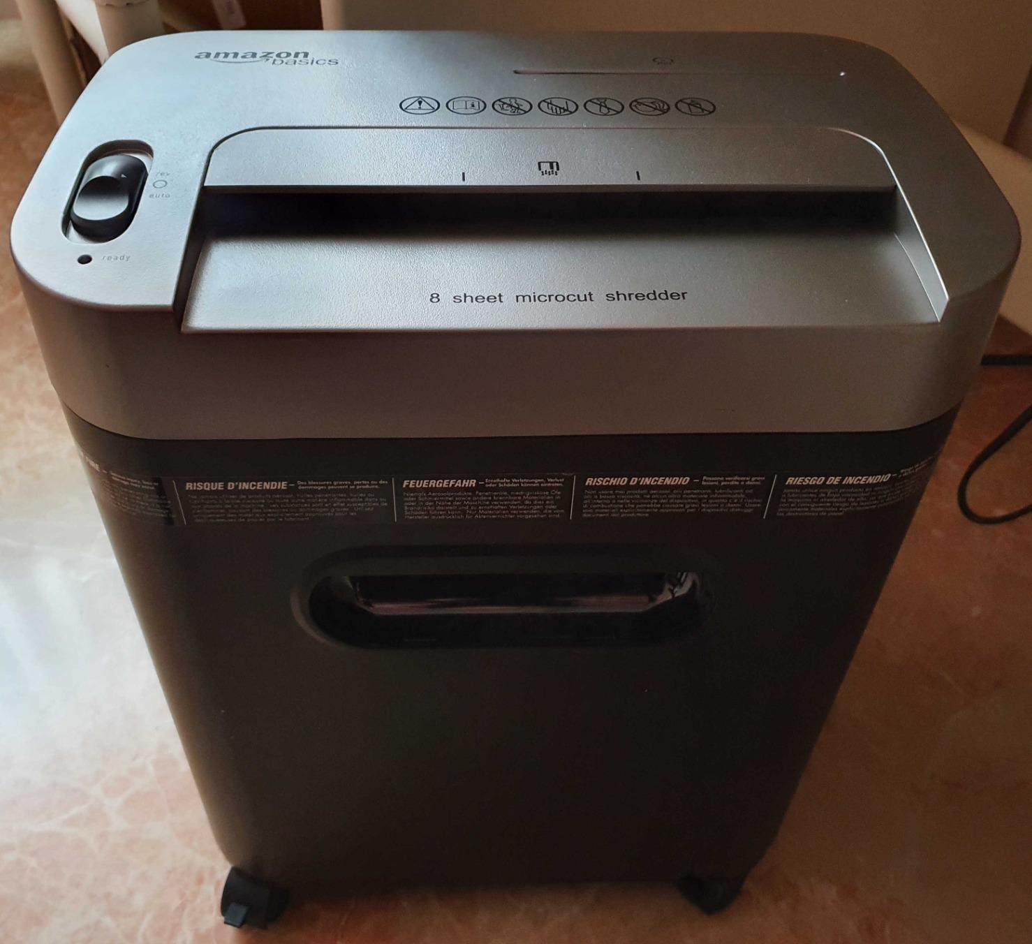 Amazon Basics Distruggidocumenti 12 Fogli Microframmenti P-4