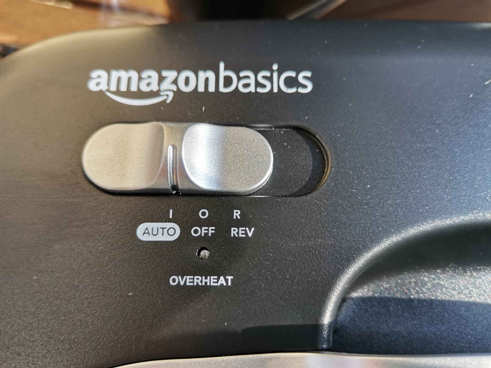 AmazonBasics Distruggidocumenti 7-8 fogli taglio a croce nero
