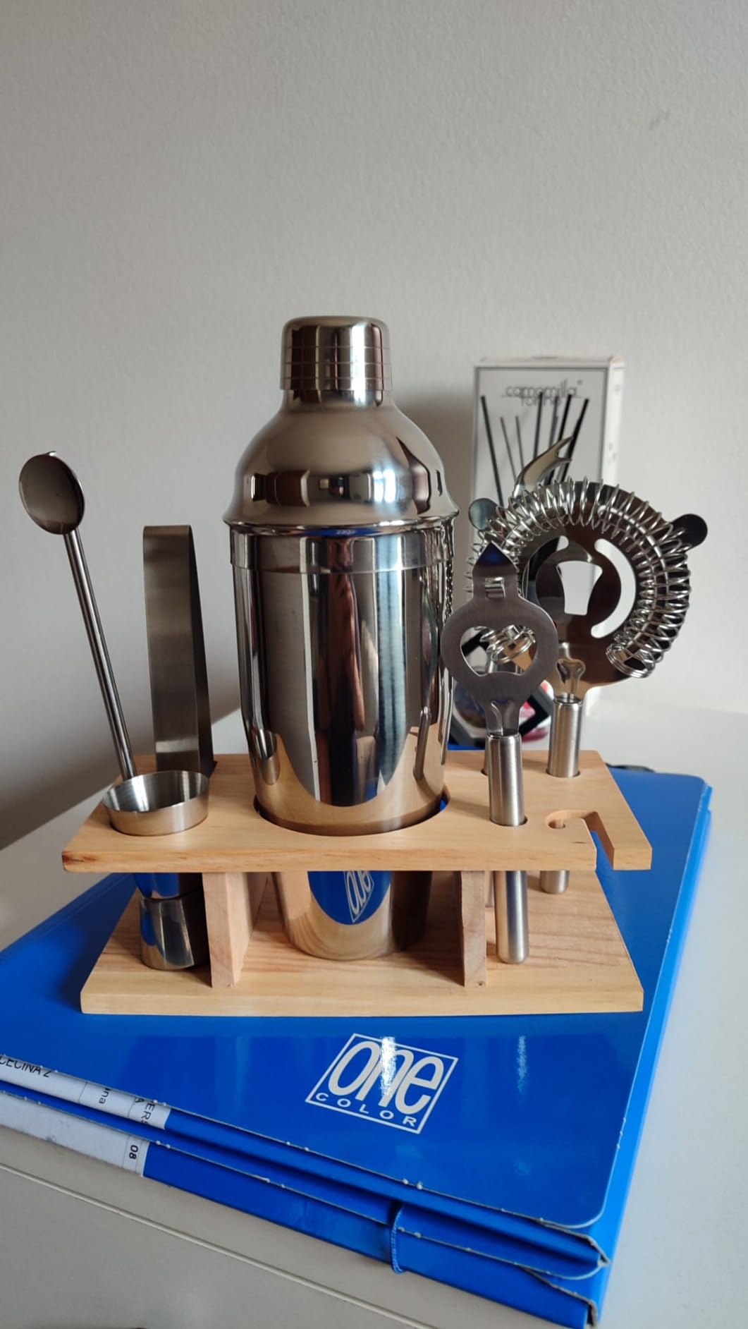 Amazon Basics set bar cocktail inox 10 pezzi con stand bambù
