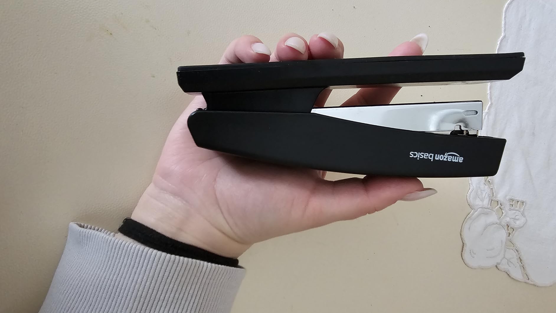 Amazon Basics Cucitrice 25 fogli nera +1000 punti