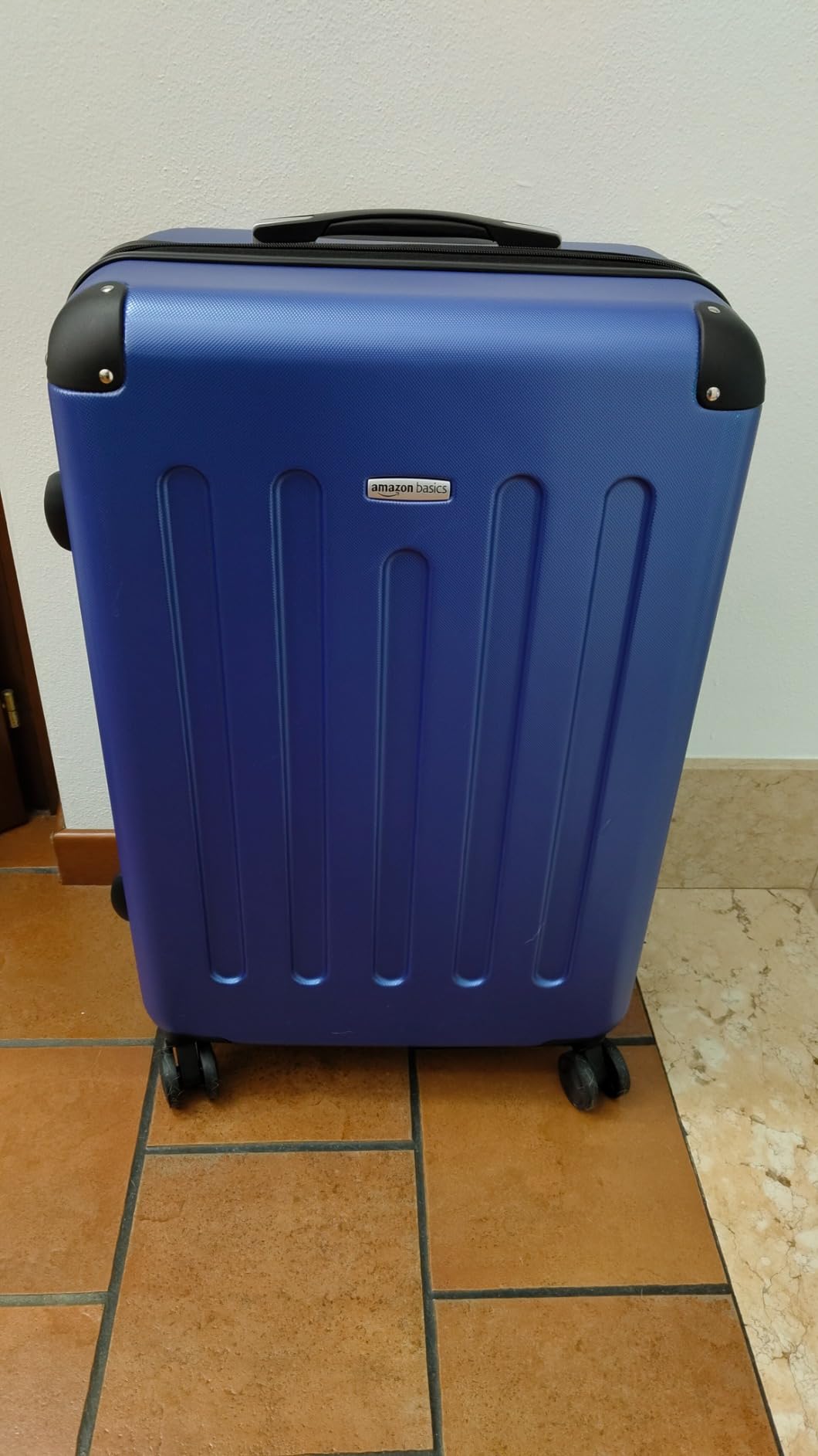 Amazon Basics Set 4 Valigie Rigide Blu Navy Espandibili