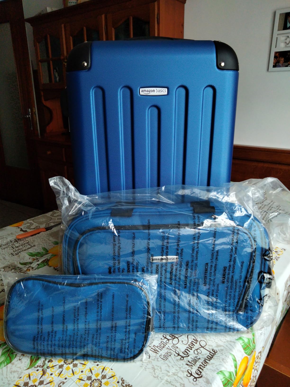 Amazon Basics Set 4 Valigie Rigide Blu Navy Espandibili