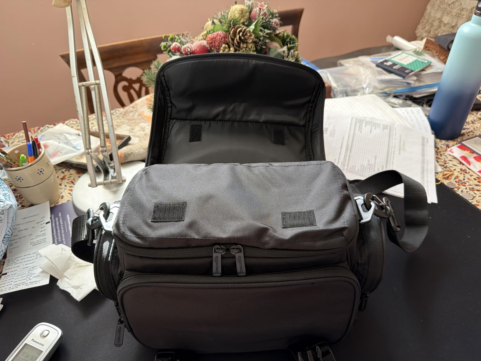 Amazon Basics Borsa Fotocamera SLR Grande Nero Grigio