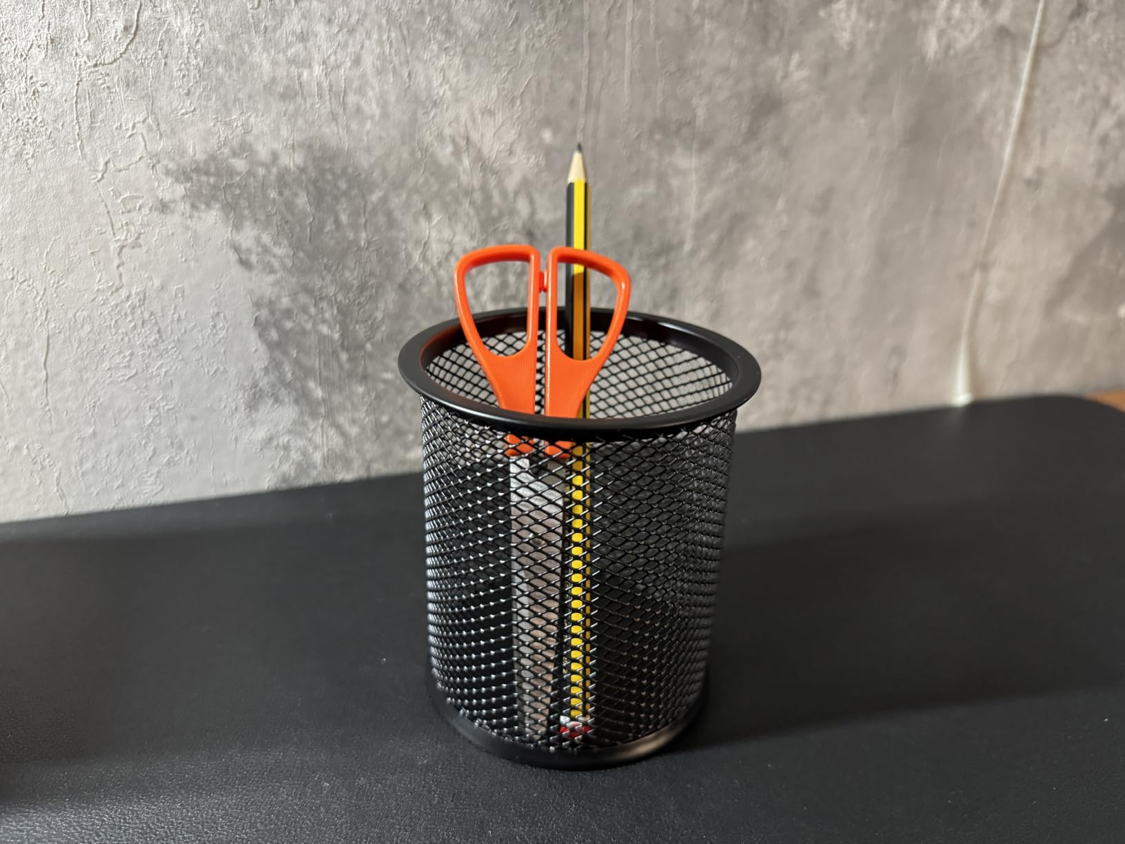 AmazonBasics portapenne rete metallica nero