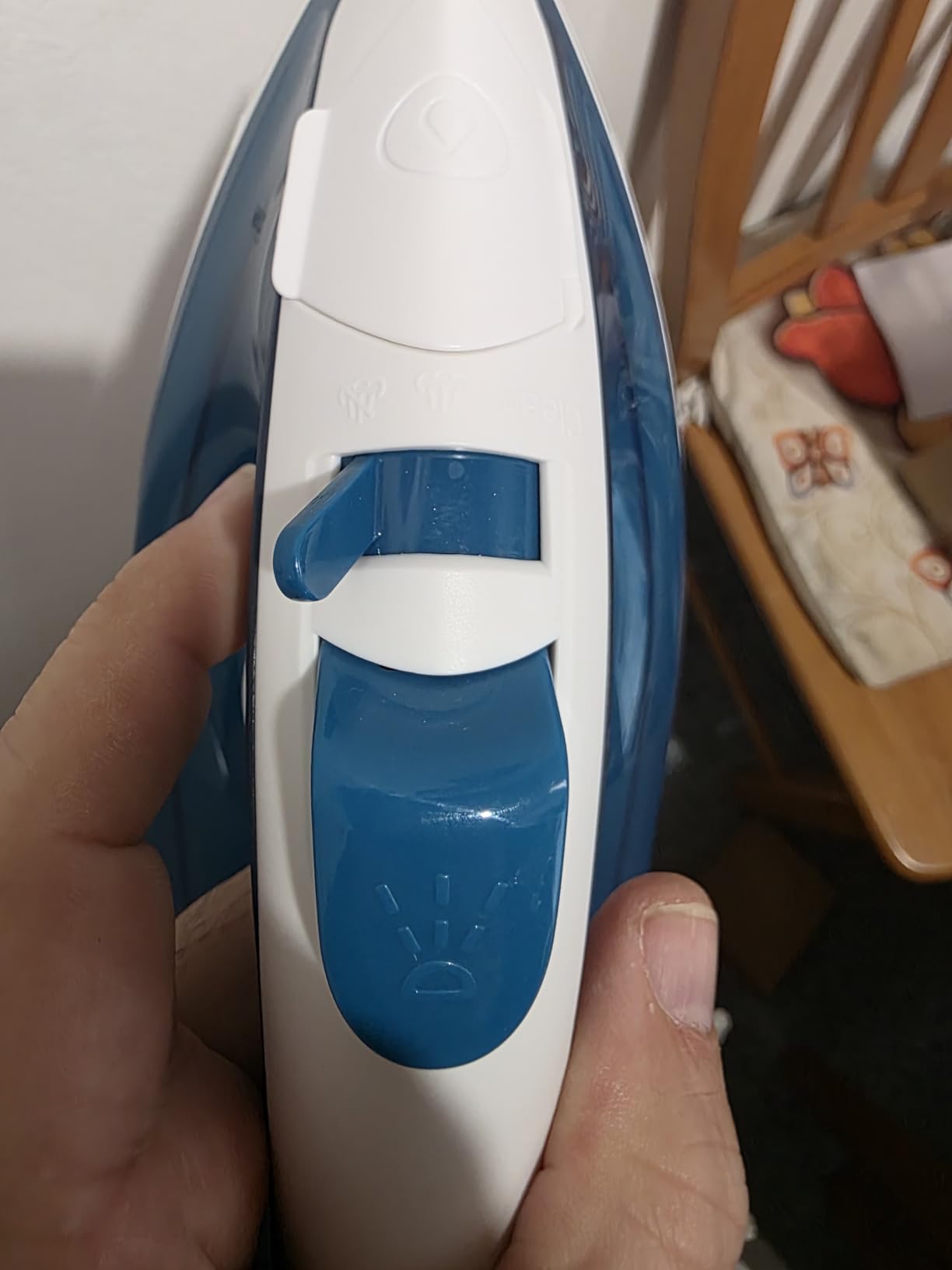 Amazon Basics ferro da stiro a vapore 1800W 200 ml blu