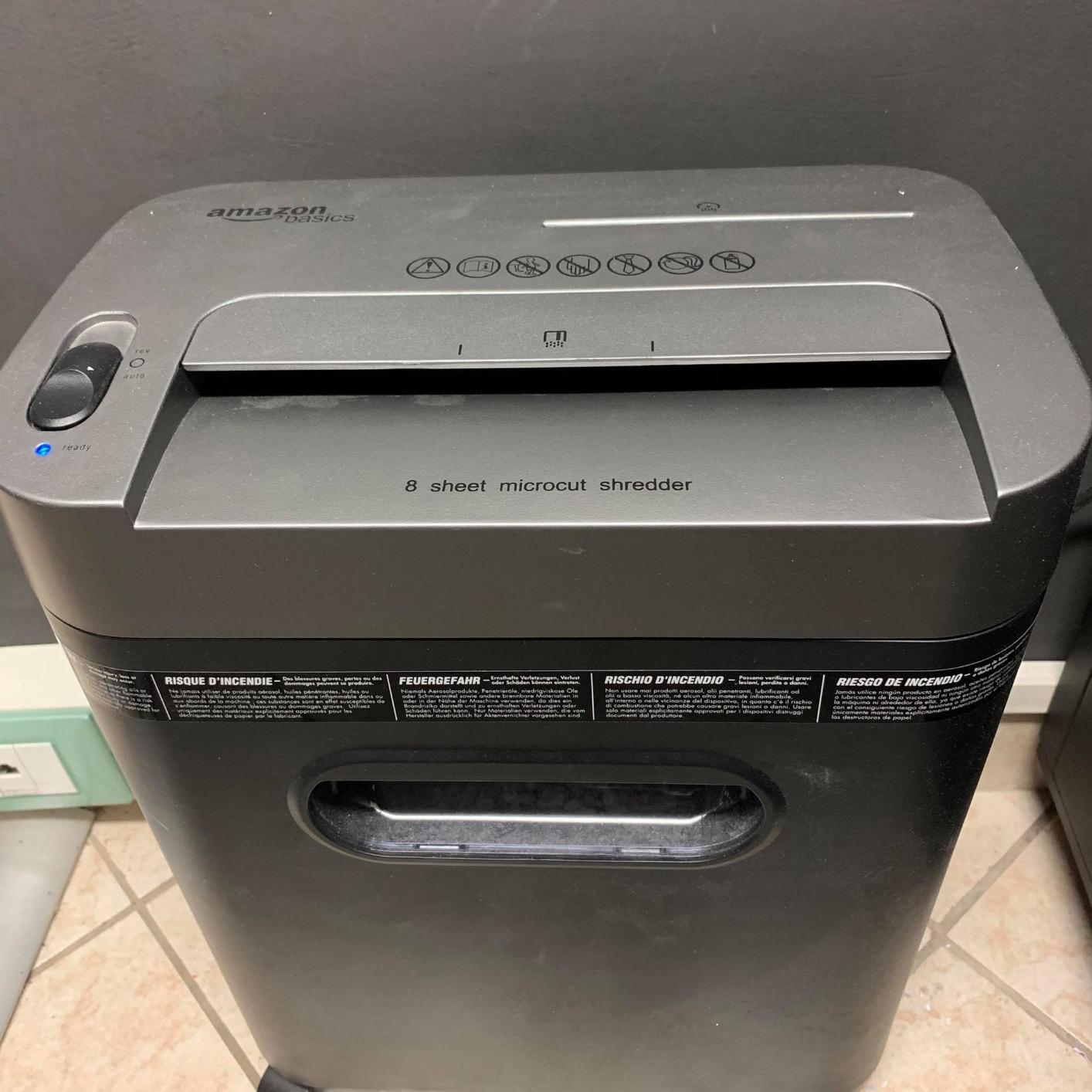 Amazon Basics Distruggidocumenti 12 Fogli Microframmenti P-4