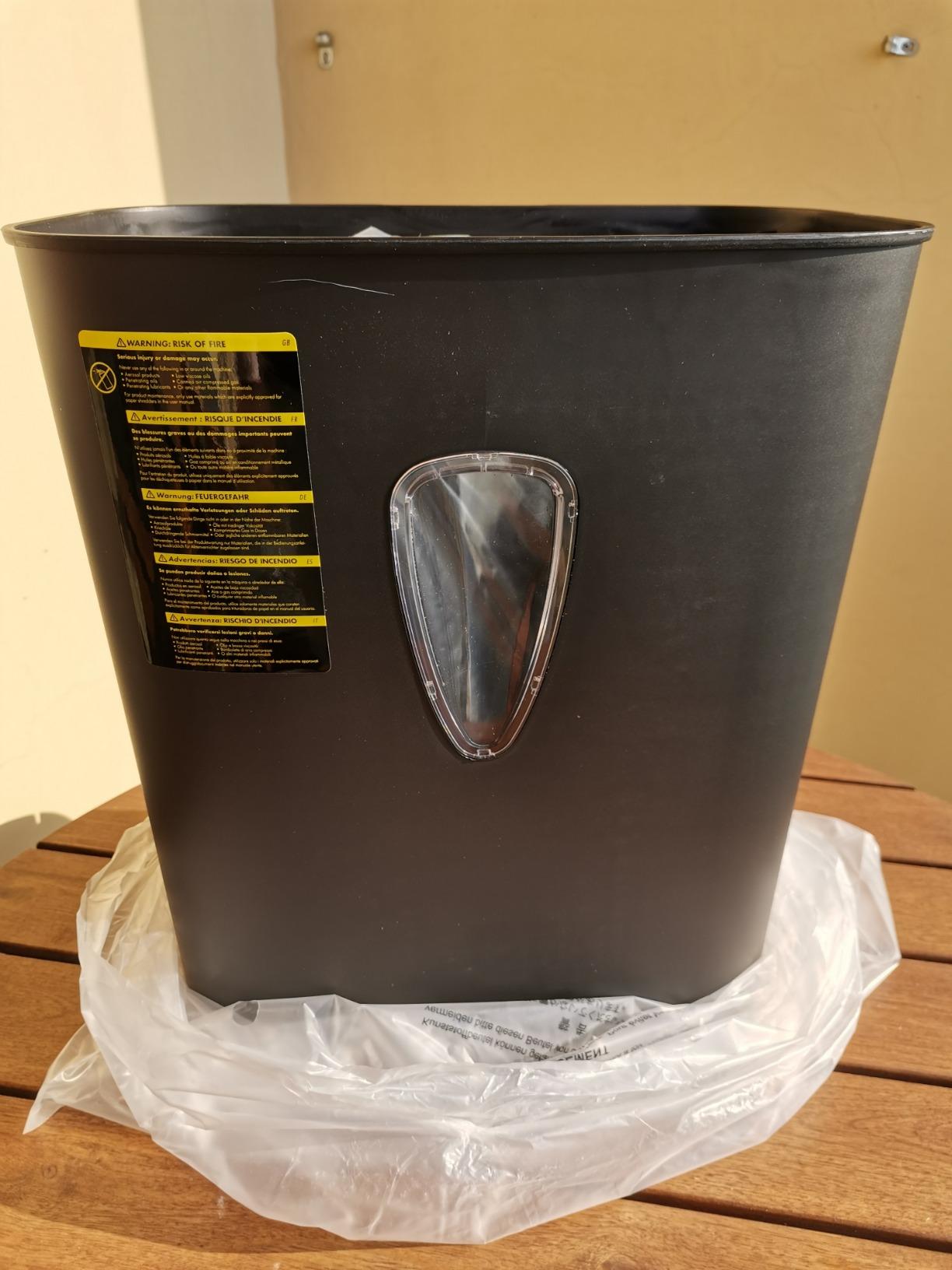 AmazonBasics Distruggidocumenti 7-8 fogli taglio a croce nero