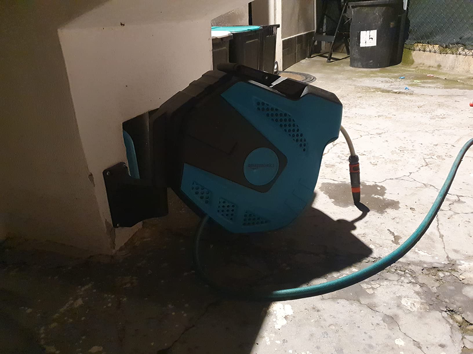 Amazon Basics Avvolgitubo Automatico 25m da parete
