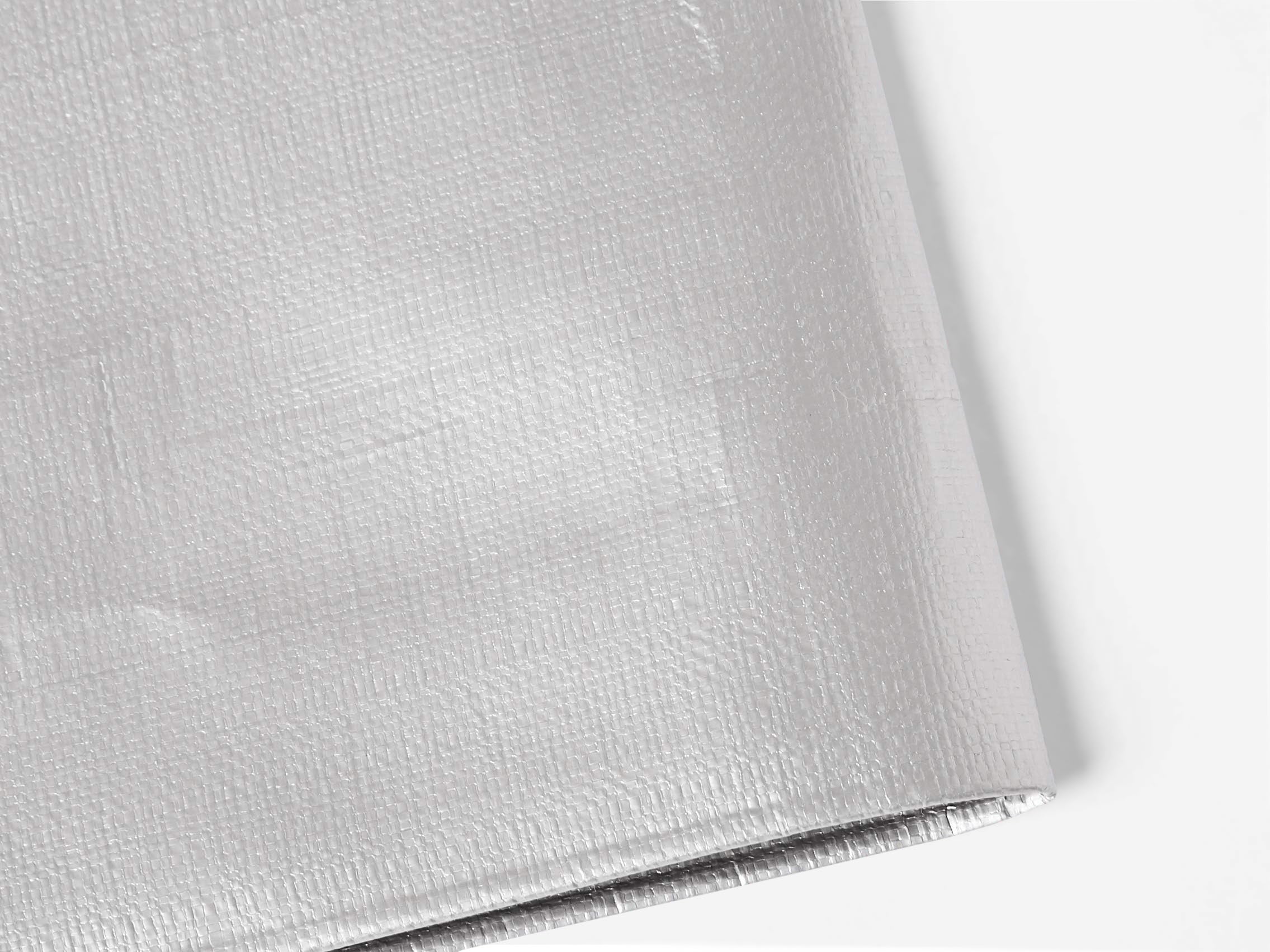 AmazonBasics Telo Impermeabile 3,6 x 6 m Argento/Nero