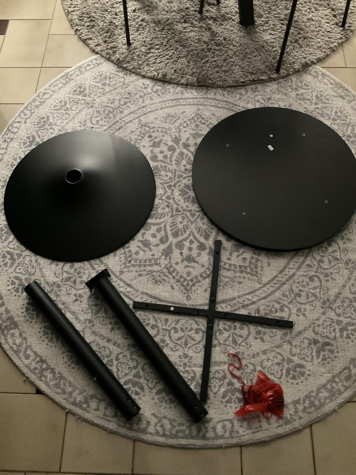Amazon Basics tavolo bar rotondo nero 60 cm alto