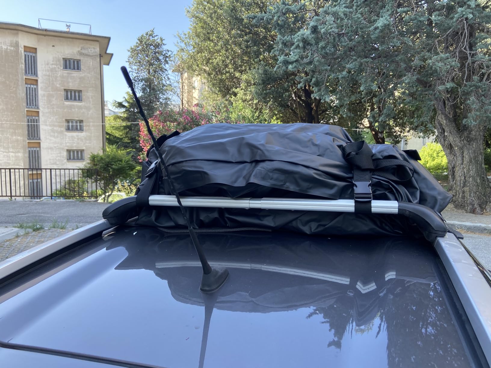 Amazon Basics Borsa da Tetto Auto 425L Nero Impermeabile