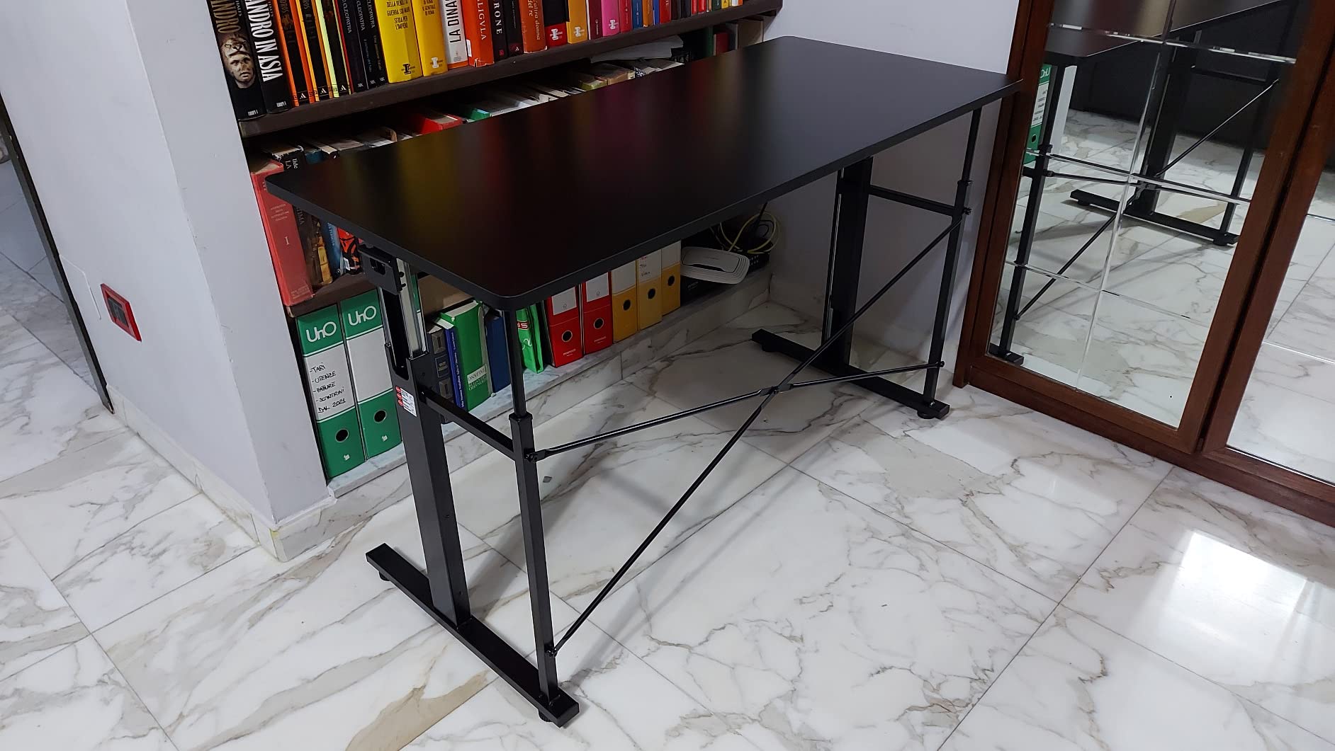 Amazon Basics Scrivania Gaming Regolabile in Altezza Nera 120x55 cm