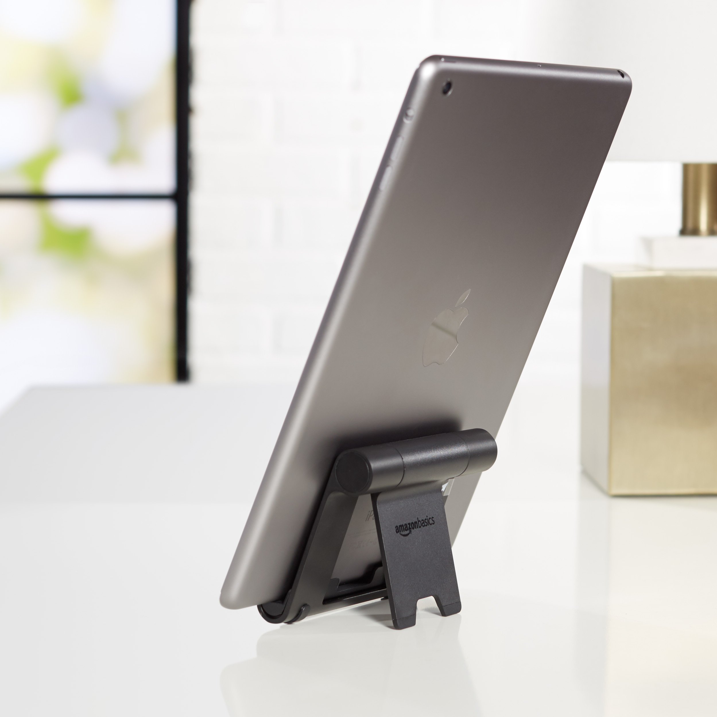 AmazonBasics Supporto tablet 4-10 pollici inclinabile nero