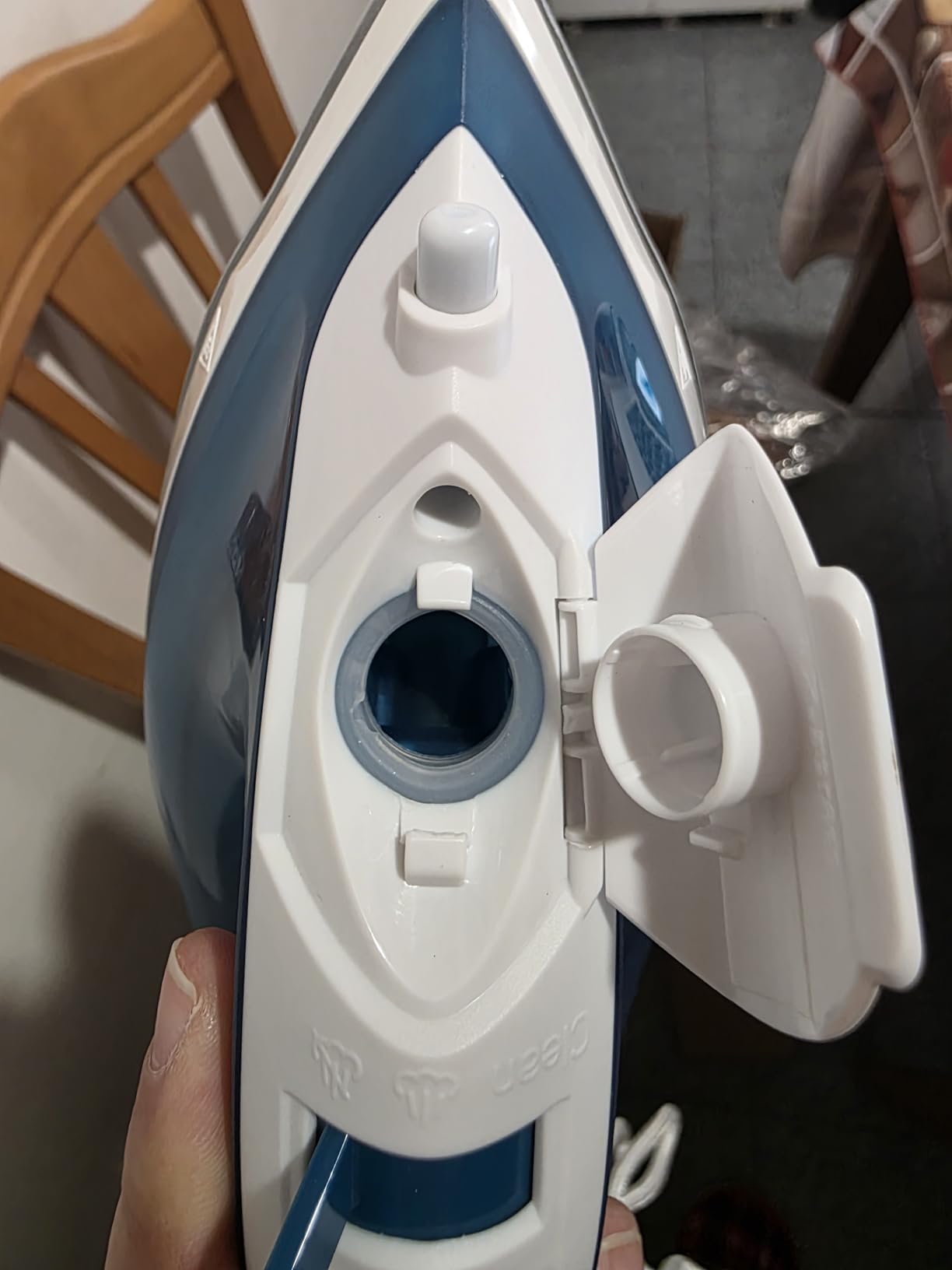 Amazon Basics ferro da stiro a vapore 1800W 200 ml blu