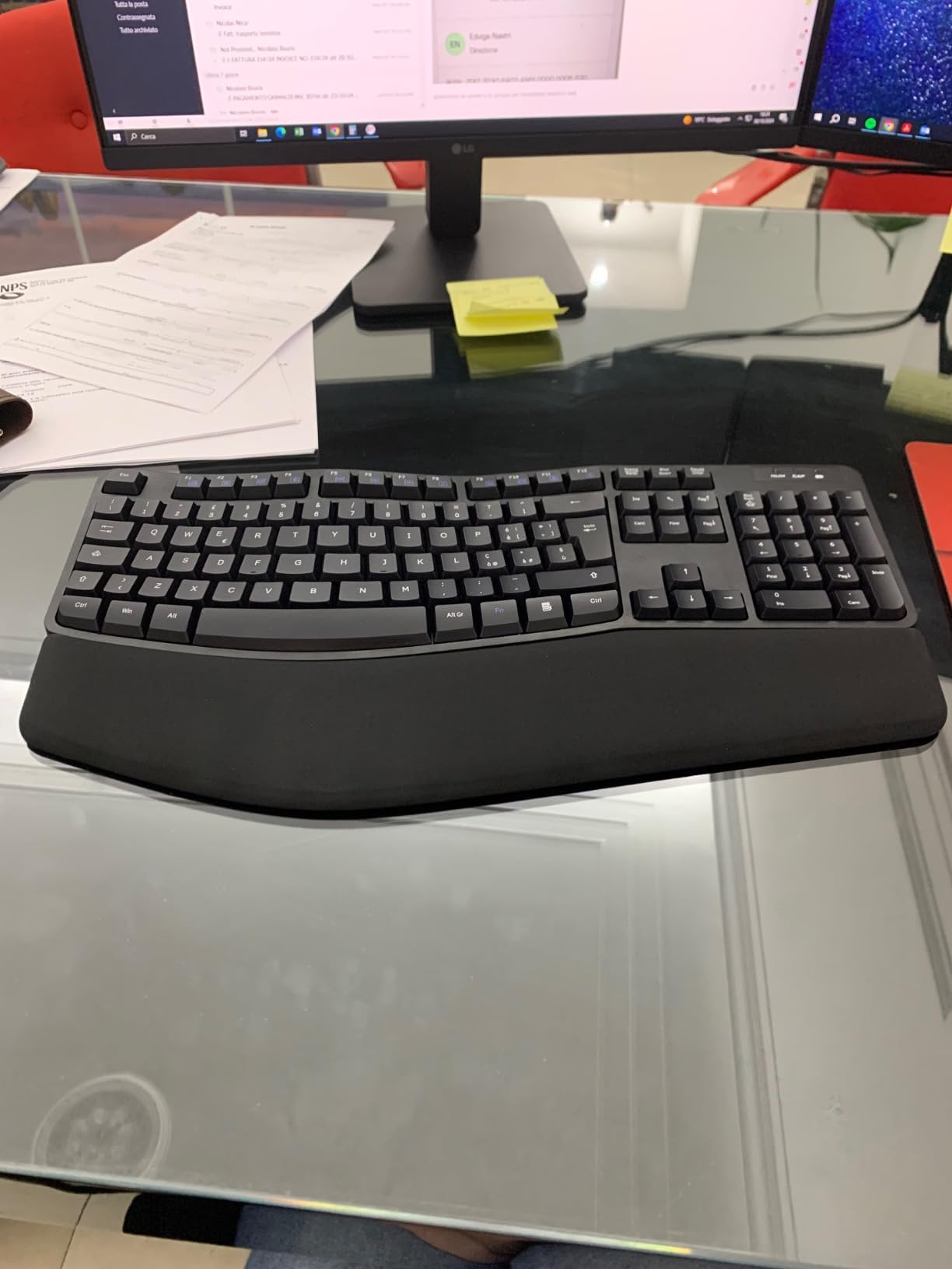 AmazonBasics Combo Tastiera Ergonomica Wireless Mouse Nero UK
