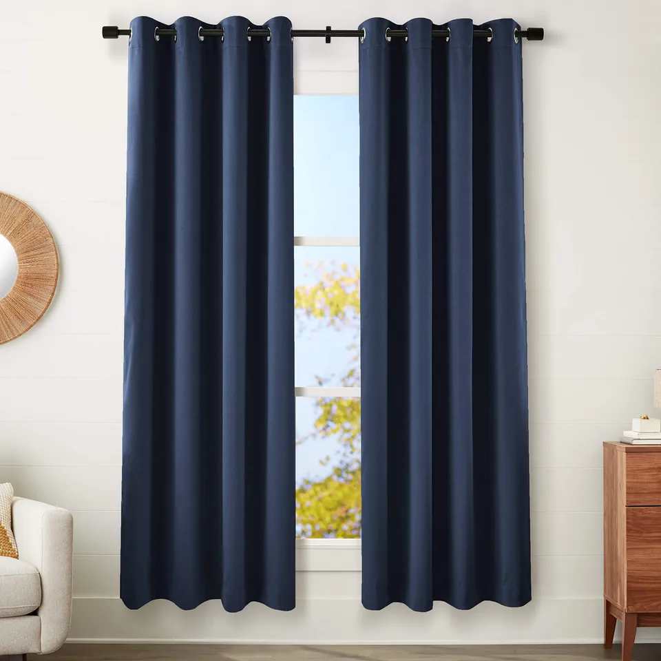 Amazon Basics coppia tende oscuranti occhielli blu navy 52x95 pollici