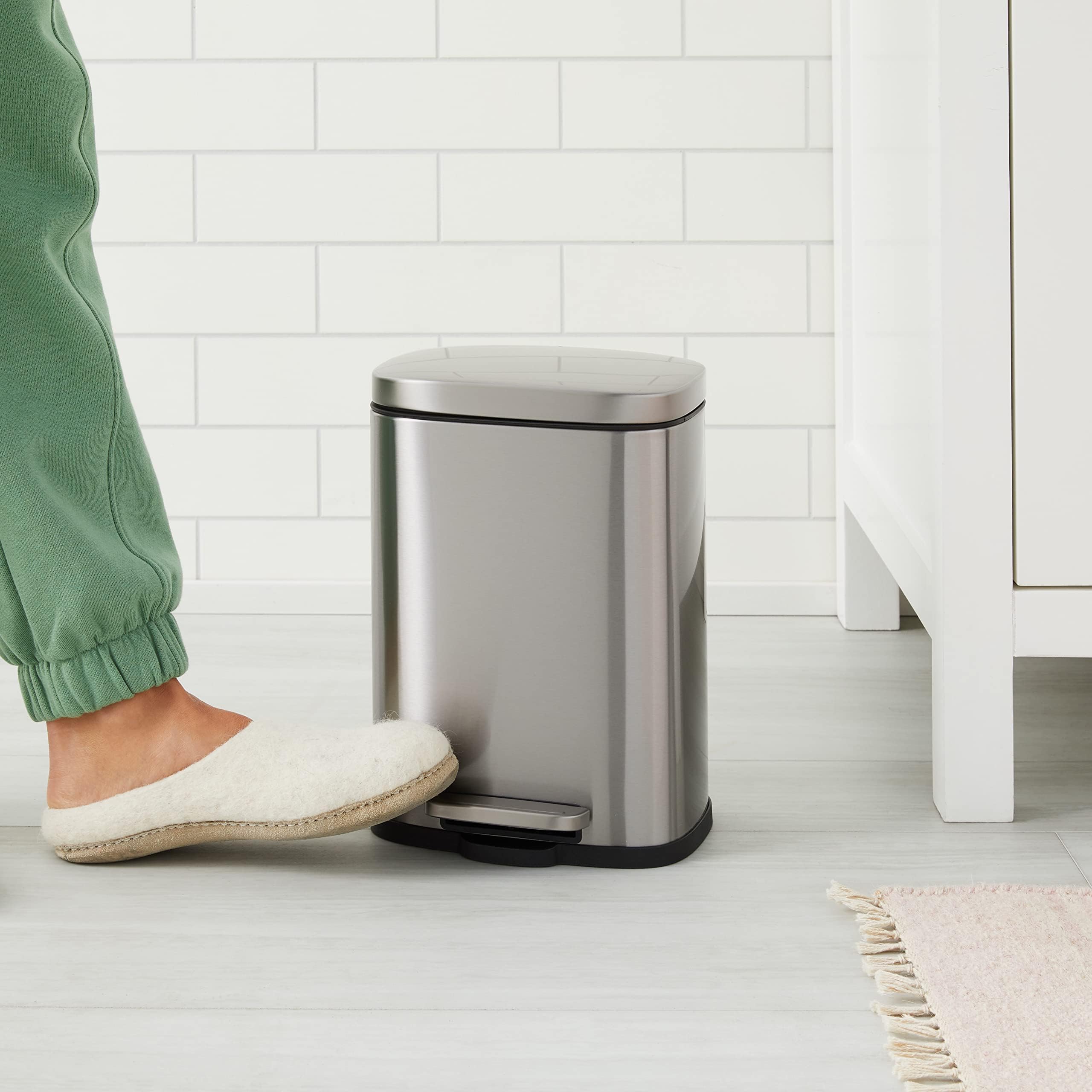 AmazonBasics pattumiera rettangolare acciaio inox 5L pedale satinato