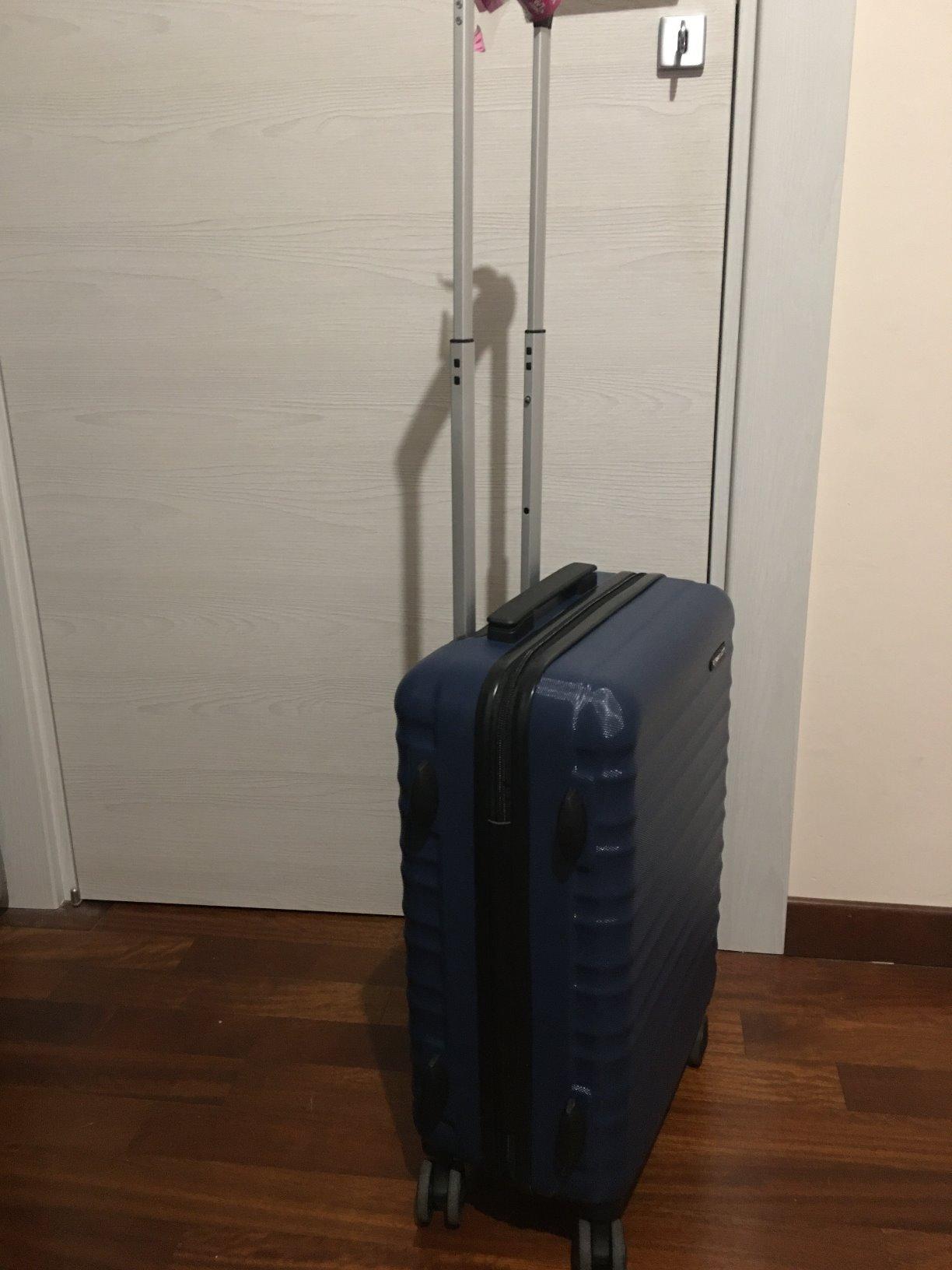 Amazon Basics Trolley Rigido Bagaglio a Mano 55 cm Blu Navy