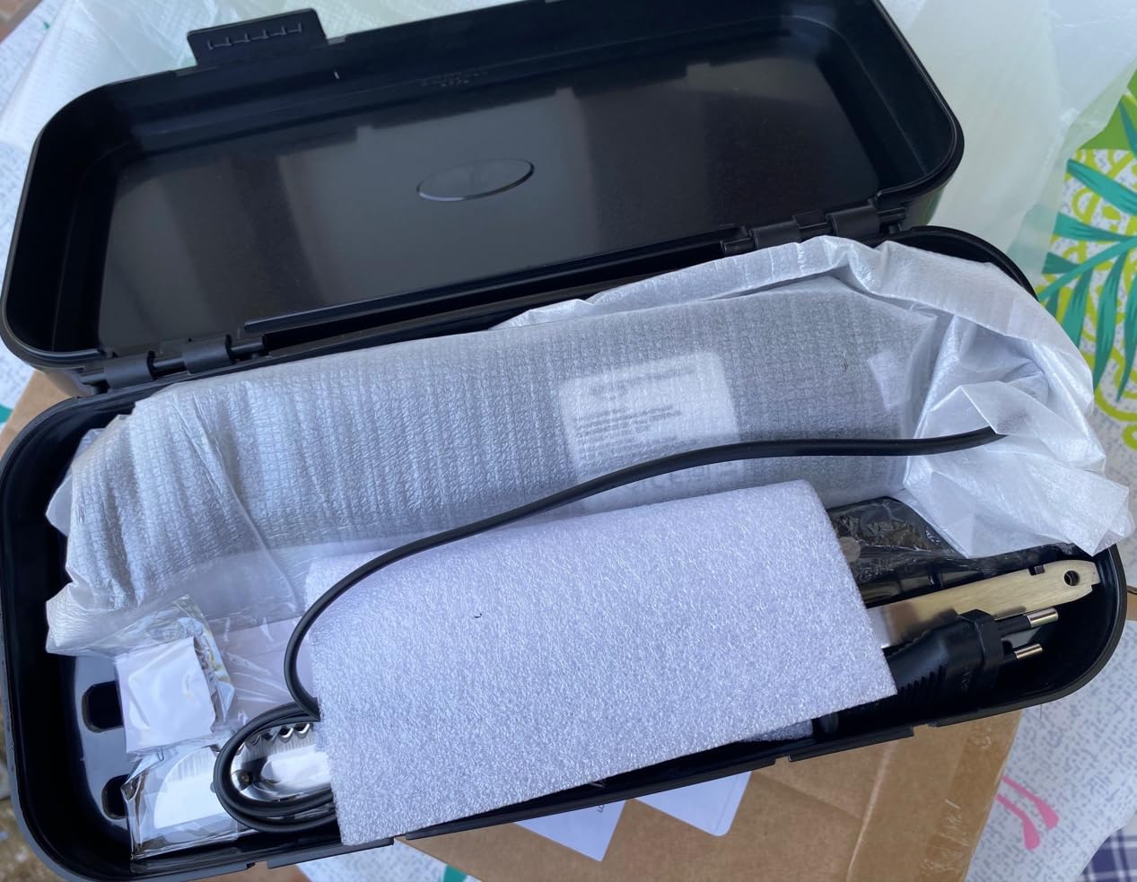 AmazonBasics EK1000-GS coltello elettrico carne e pane nero 150W