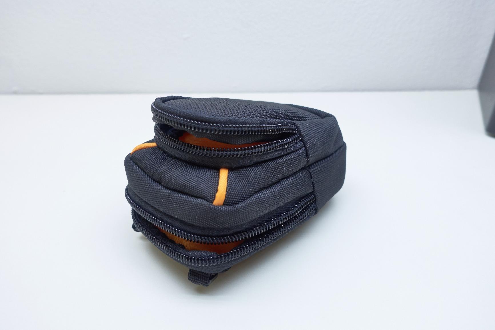 AmazonBasics Custodia Fotocamera Compatta Extra-Piccolo Nero