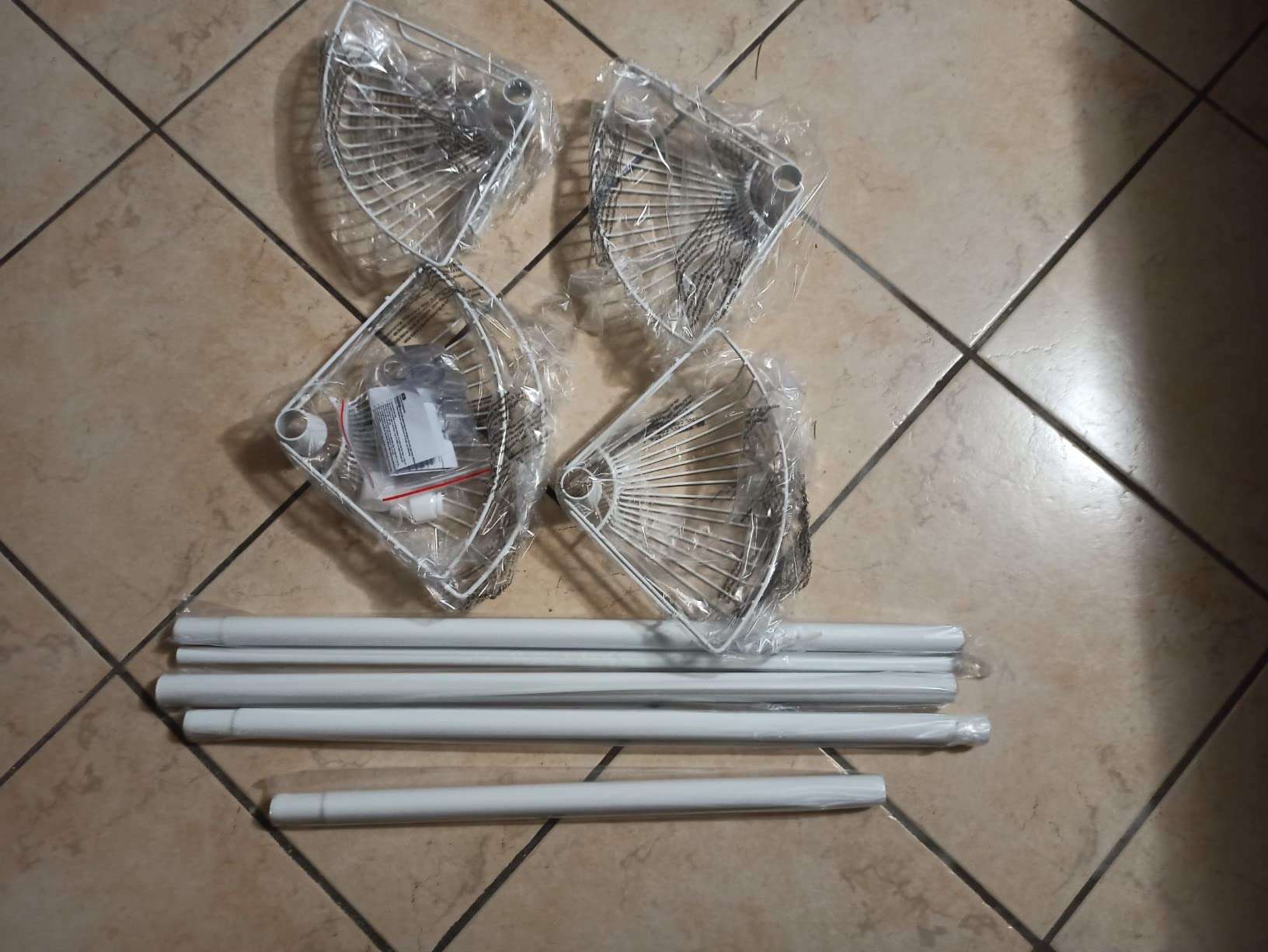 AmazonBasics Portaoggetti Doccia Angolare 4 Ripiani 246 cm