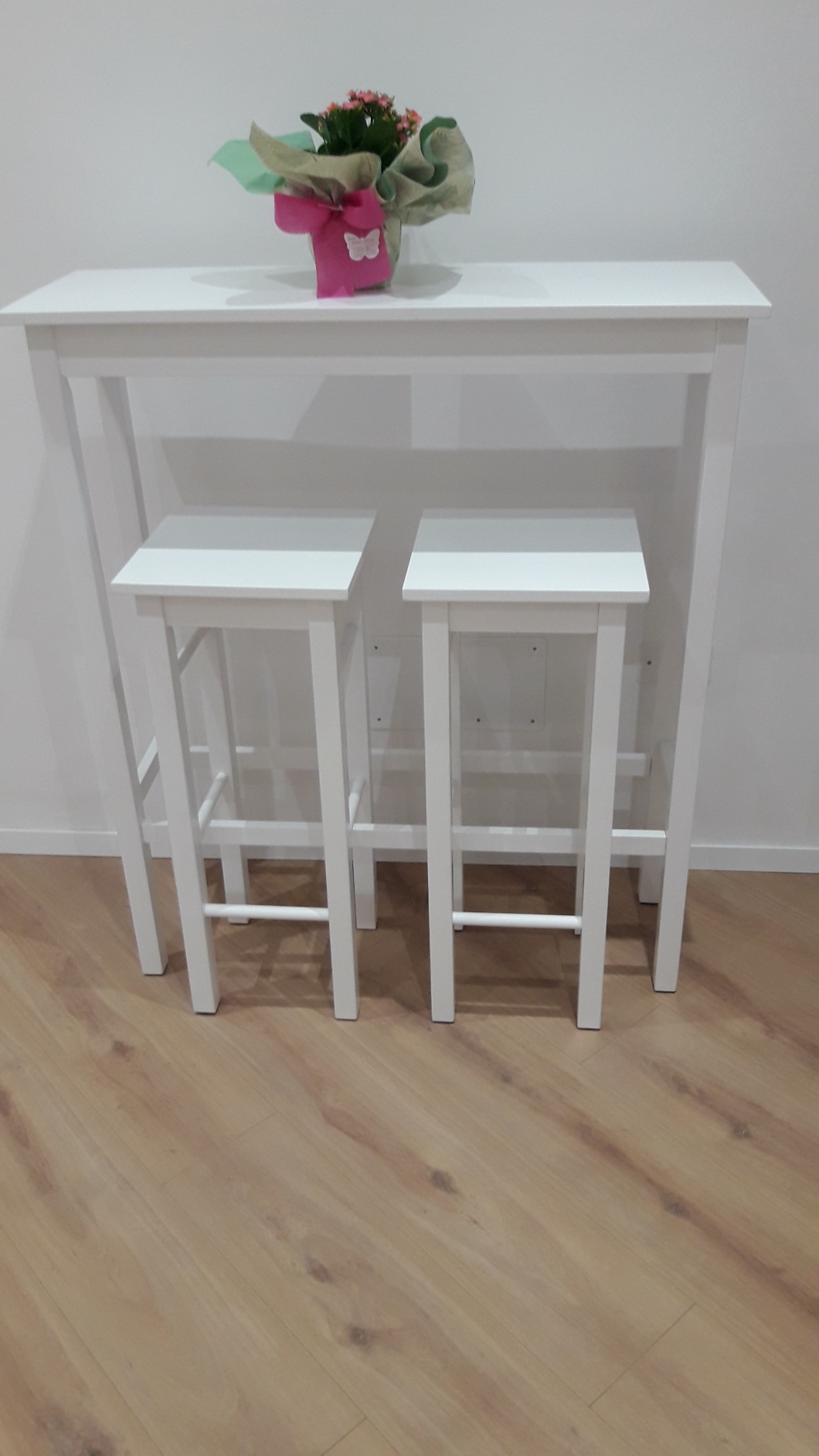 Amazon Basics Set Bistrot Tavolo+2 Sgabelli Bianco Salvaspazio