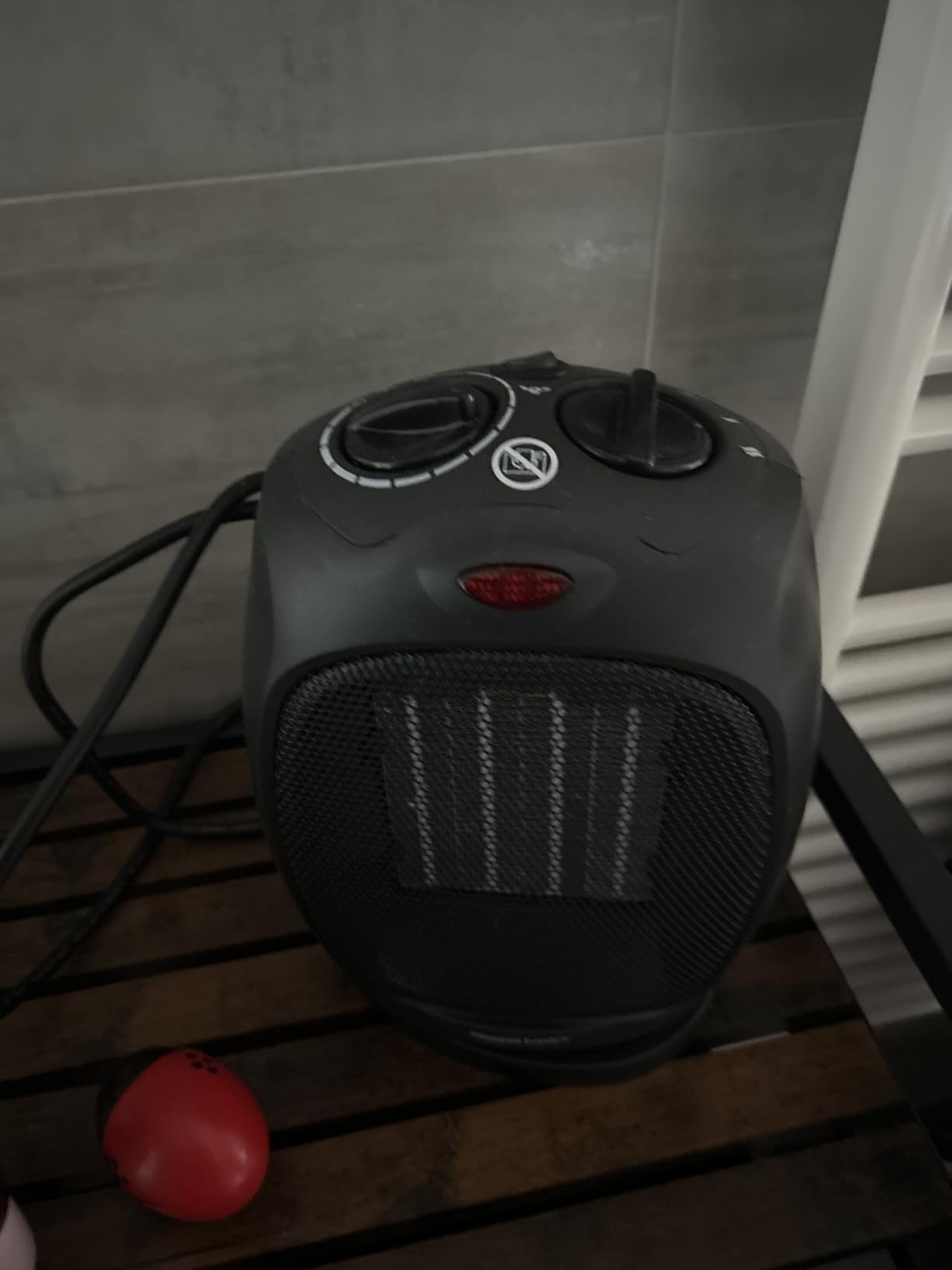 AmazonBasics Termoventilatore Ceramica Oscillante 1800W Argento