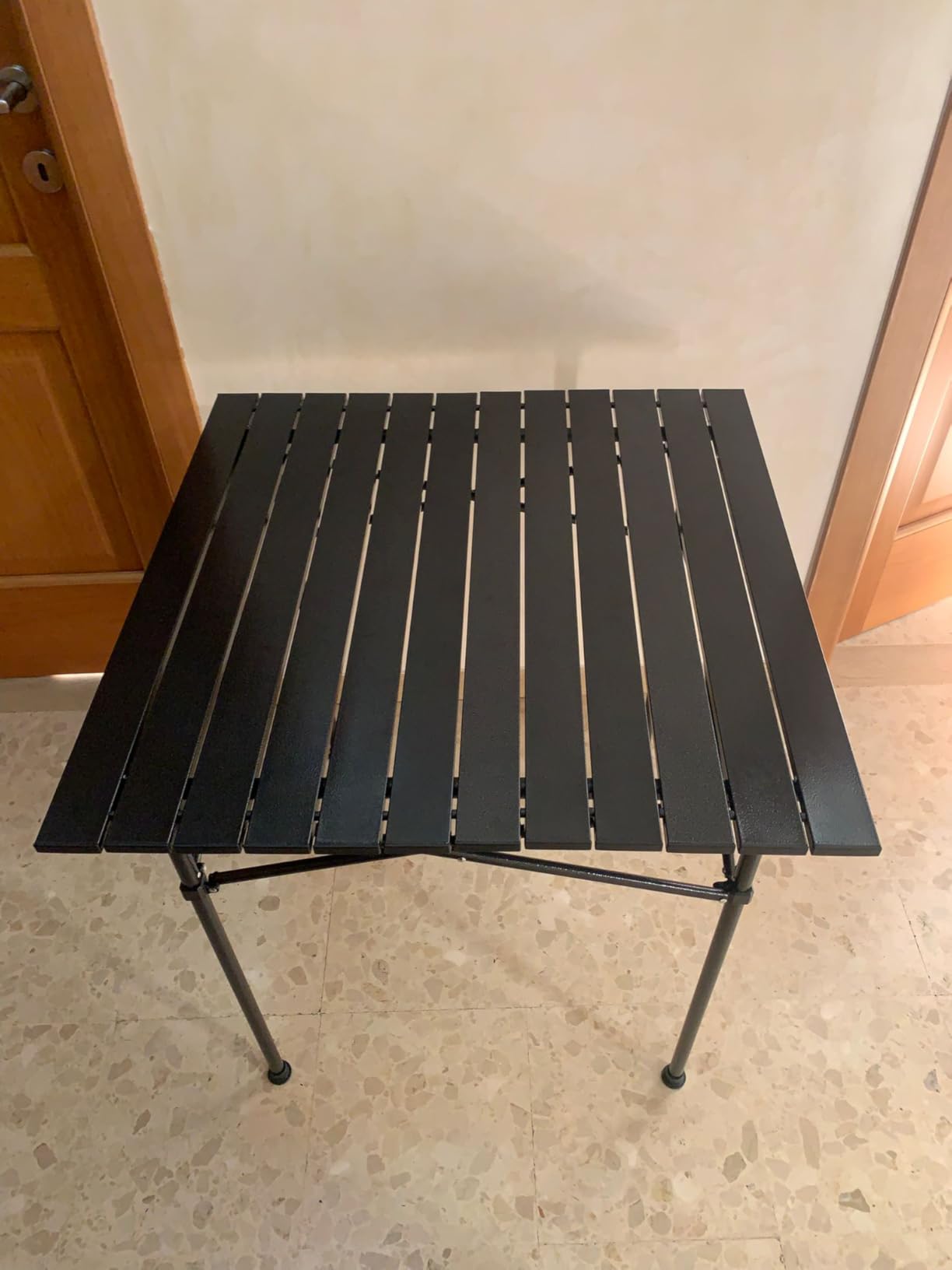 Amazon Basics Tavolo campeggio alto 70 cm nero