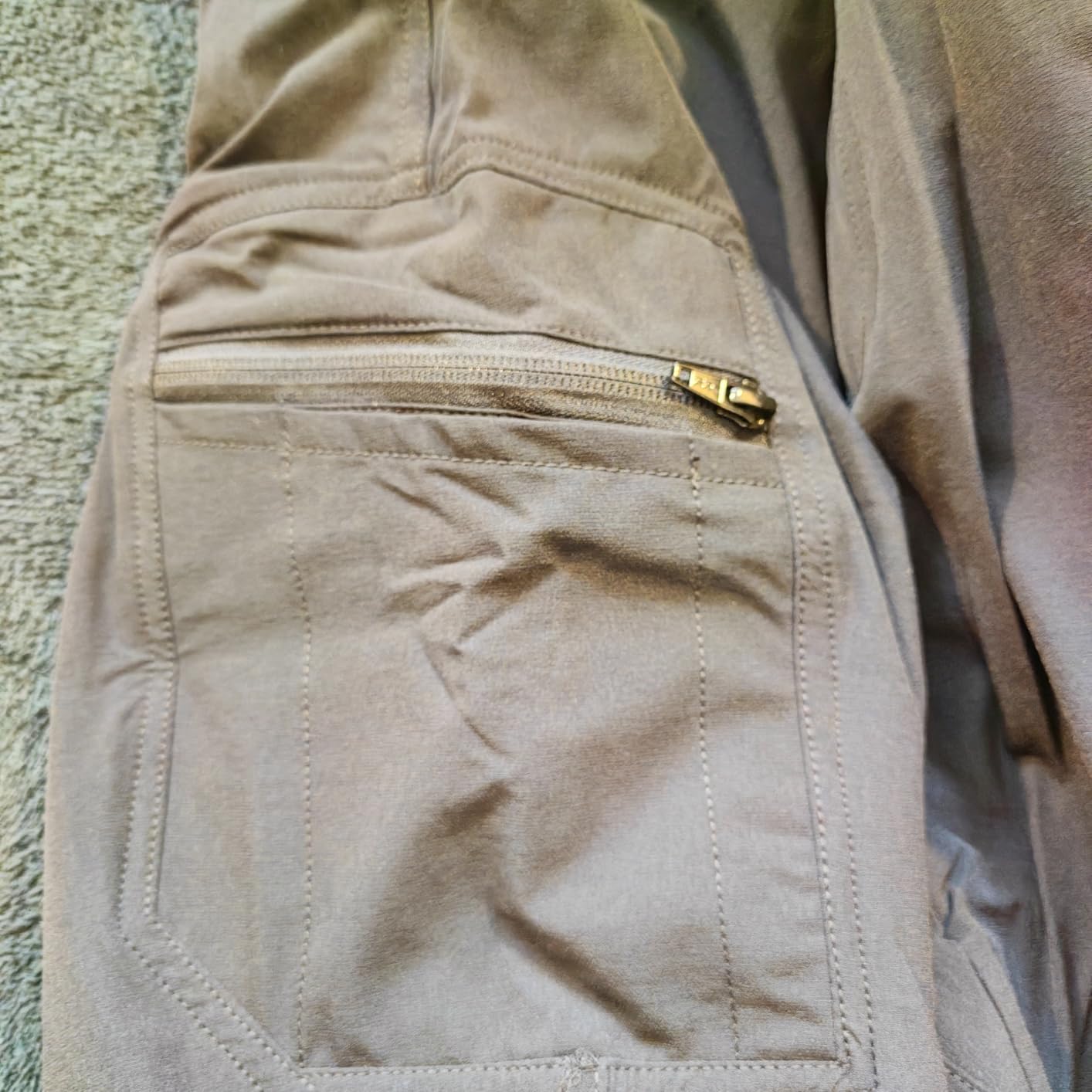 AmazonBasics pantaloni utility ibridi uomo 38W/30L carbone