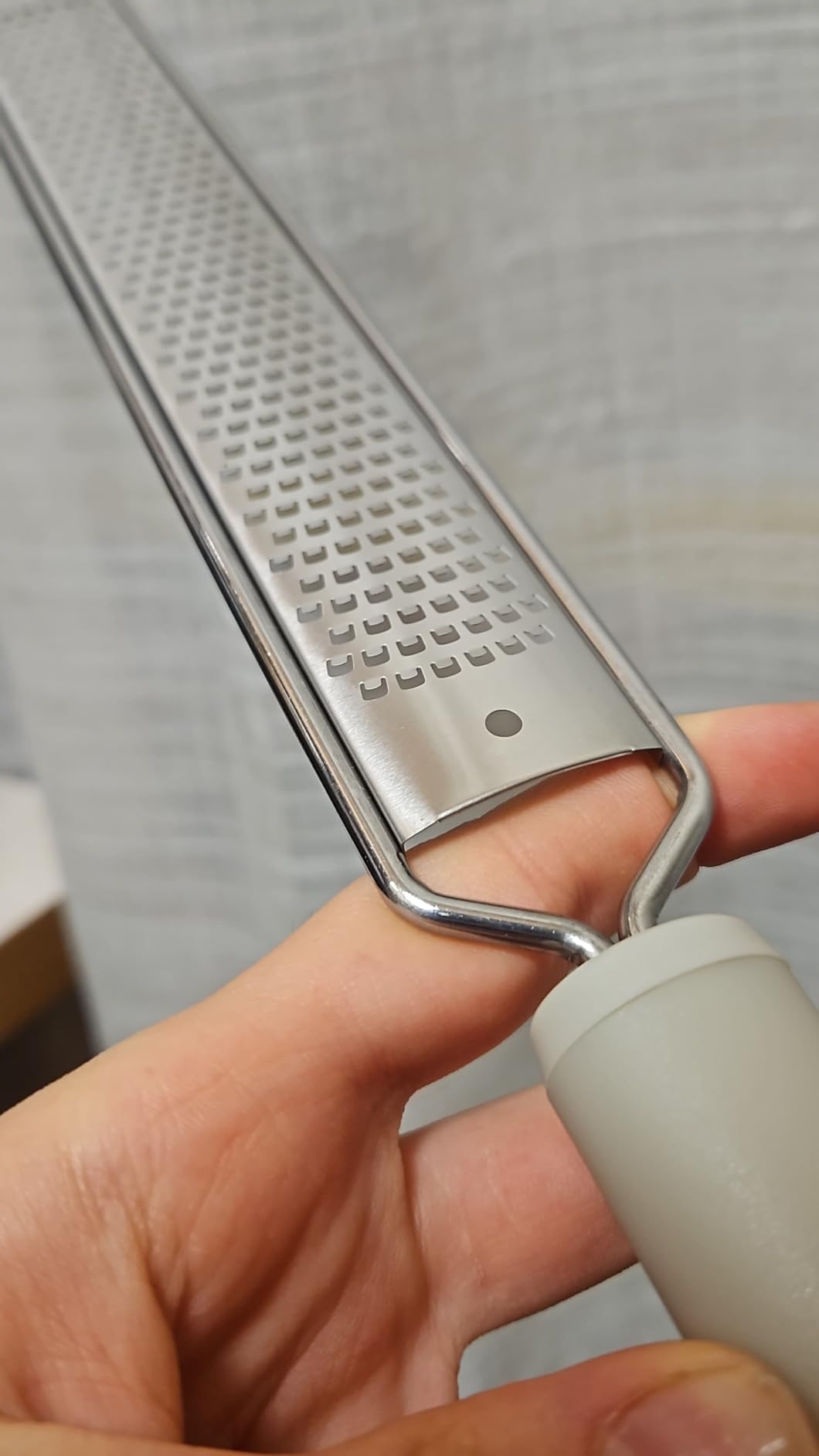 Amazon Basics Rigalimoni grattugia acciaio grigio lino