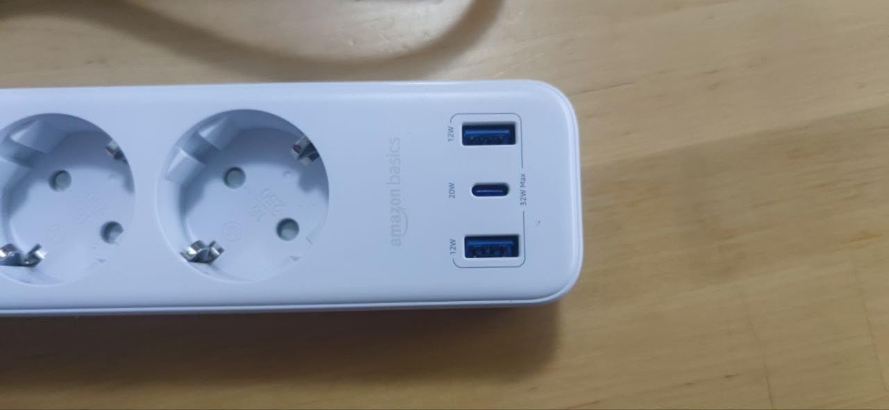 Amazon Basics multipresa 3 vie USB-C ciabatta 1,5m bianco 1050J
