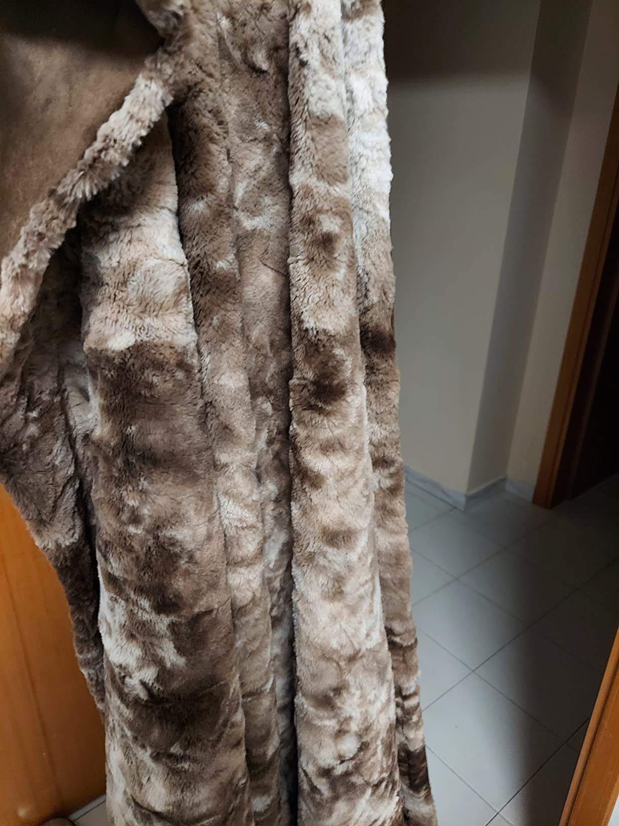 AmazonBasics copriletto finta pelliccia grigio 150x200