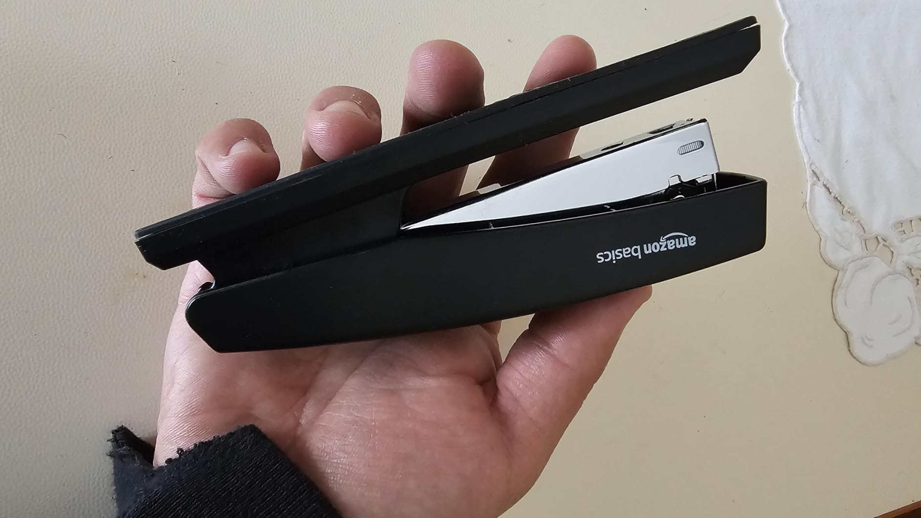 Amazon Basics Cucitrice 25 fogli nera +1000 punti