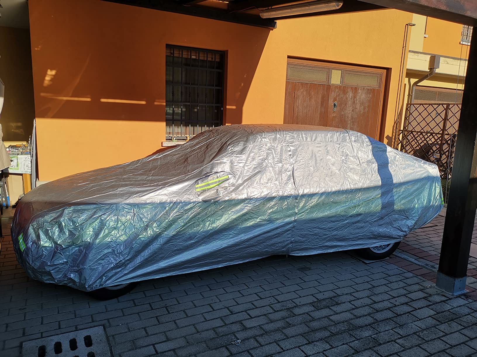 AmazonBasics Telo Copriauto Berlina 460 cm Argento Impermeabile